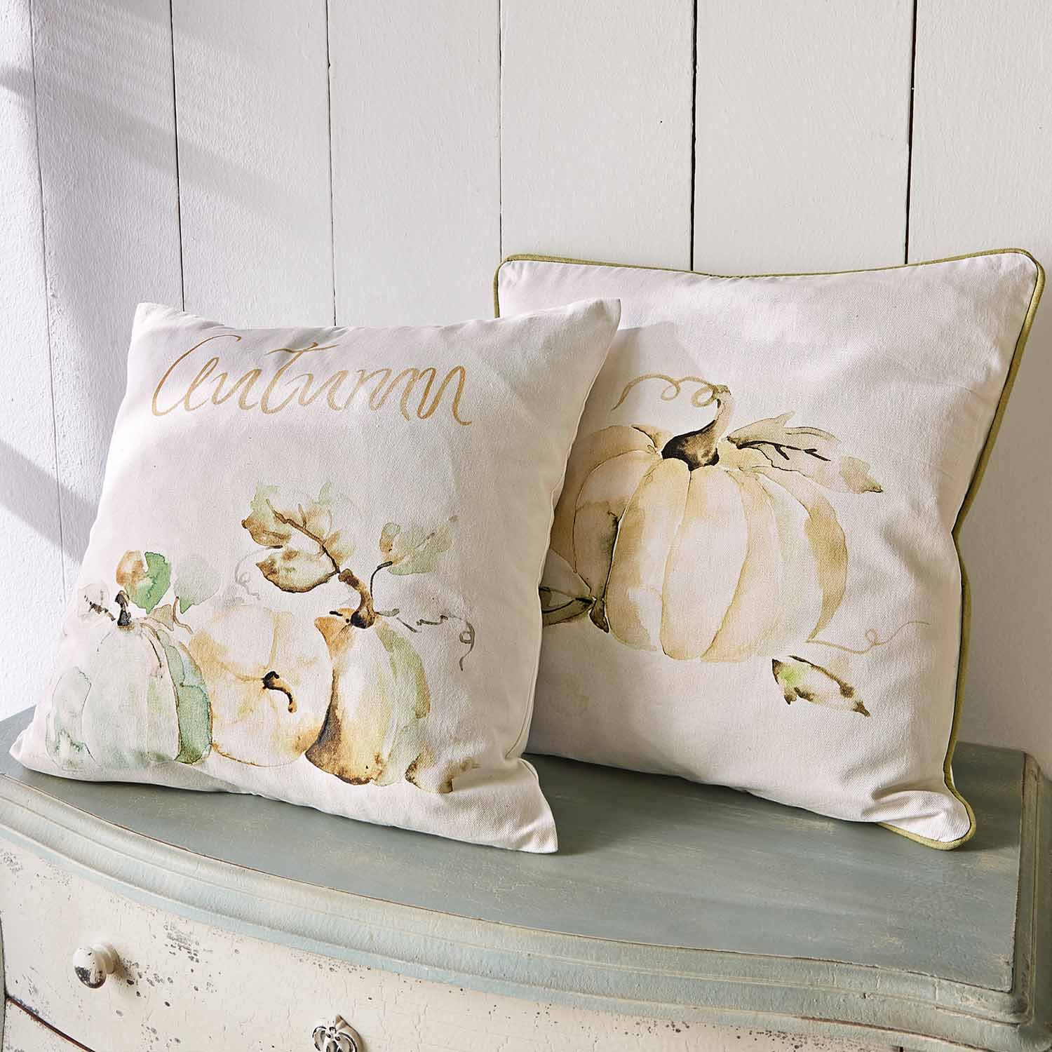 Decoratieve katoenen kussens in crème met pompoenmotief en tekst autumn