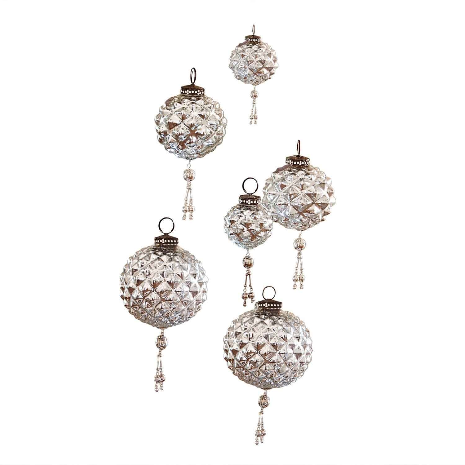 Kerstversiering set van 6 Murron Set transparante glazen kerstballen met metalen haken en decoratieve kwastjes