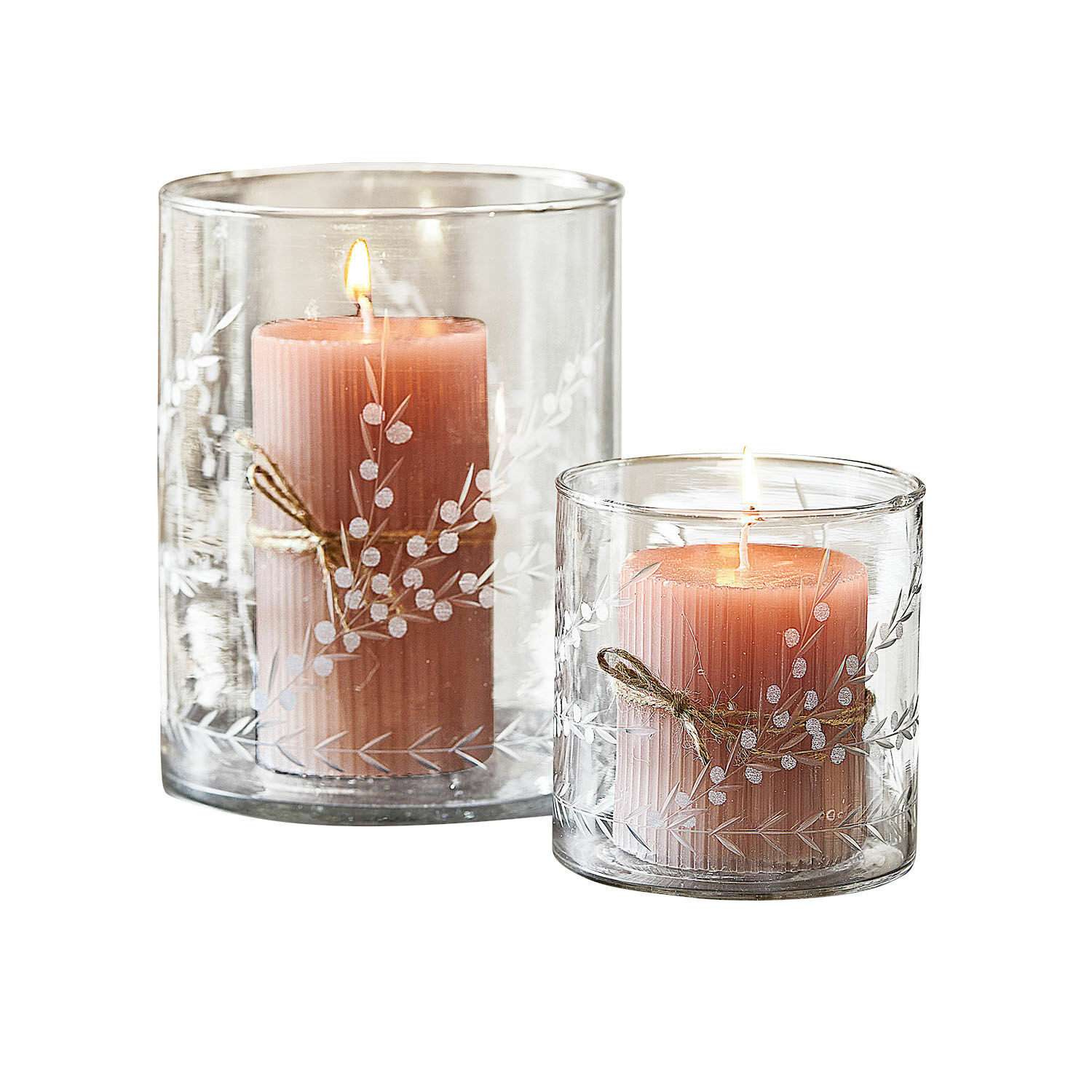 Windlicht set van 2 Temao Twee roze kaarsen in doorzichtige glazen windlichten met decoratief patroon en touw