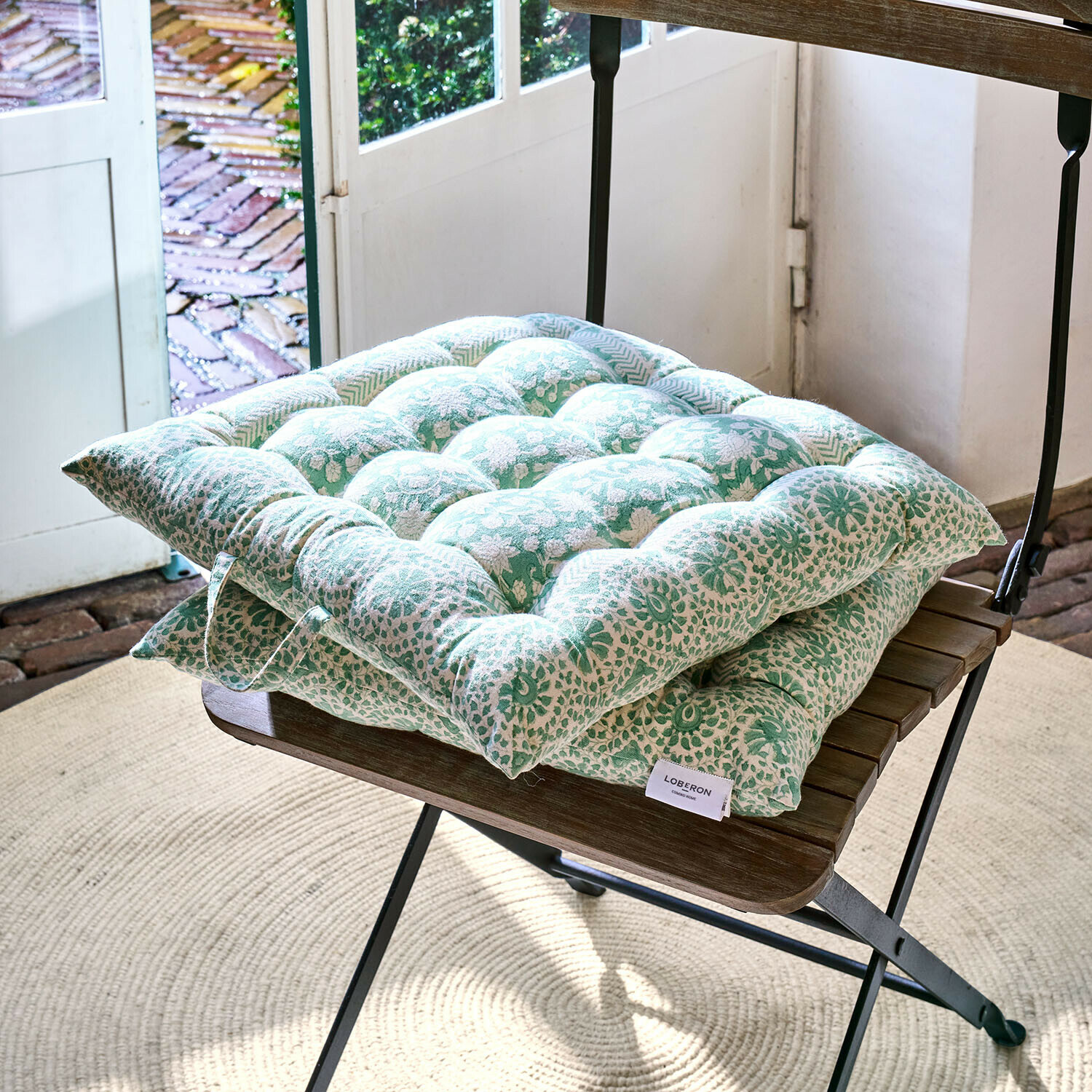 Zacht katoenen stoelkussen met groen-wit patroon, comfortabel voor binnen en buiten