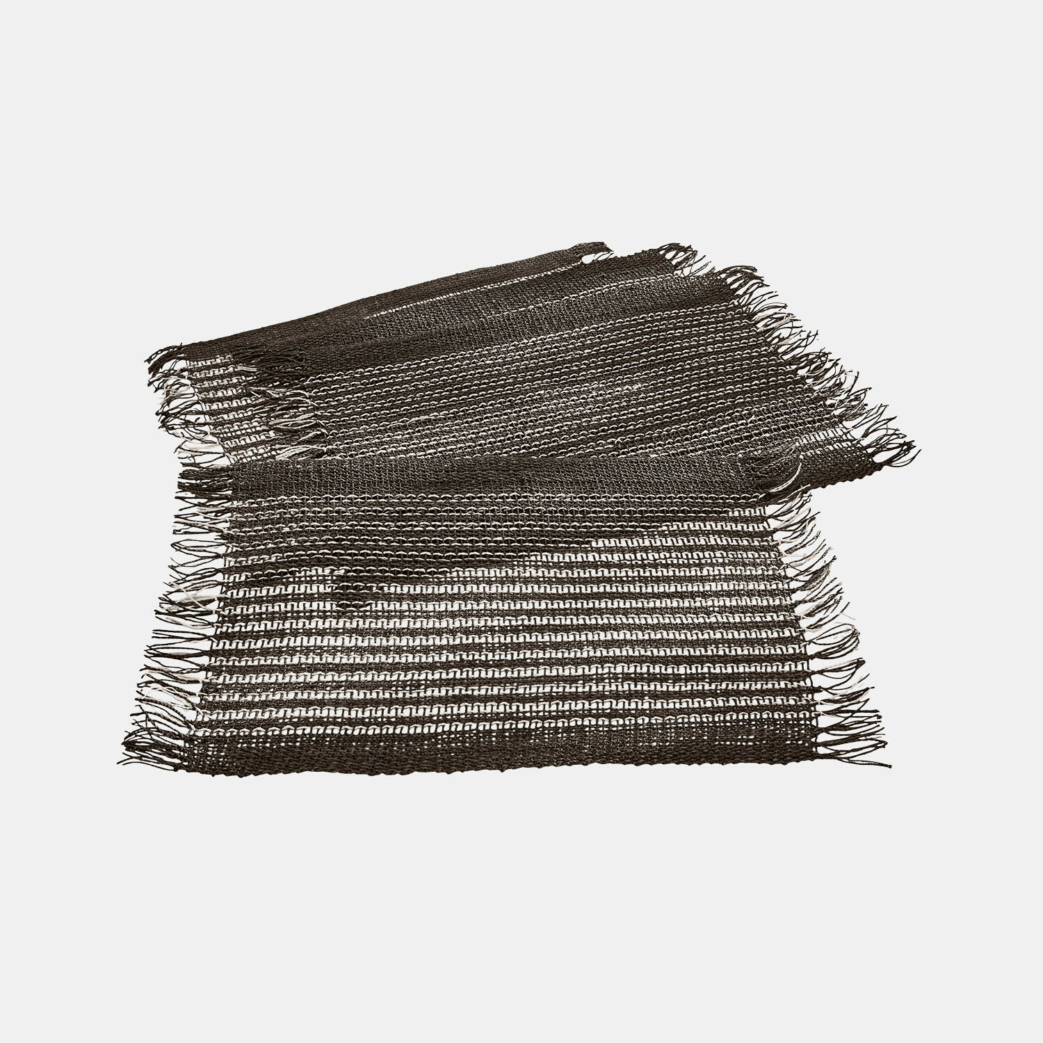 Bruine tafelloper met franjes van natuurlijk materiaal, rustieke tafeldecoratie