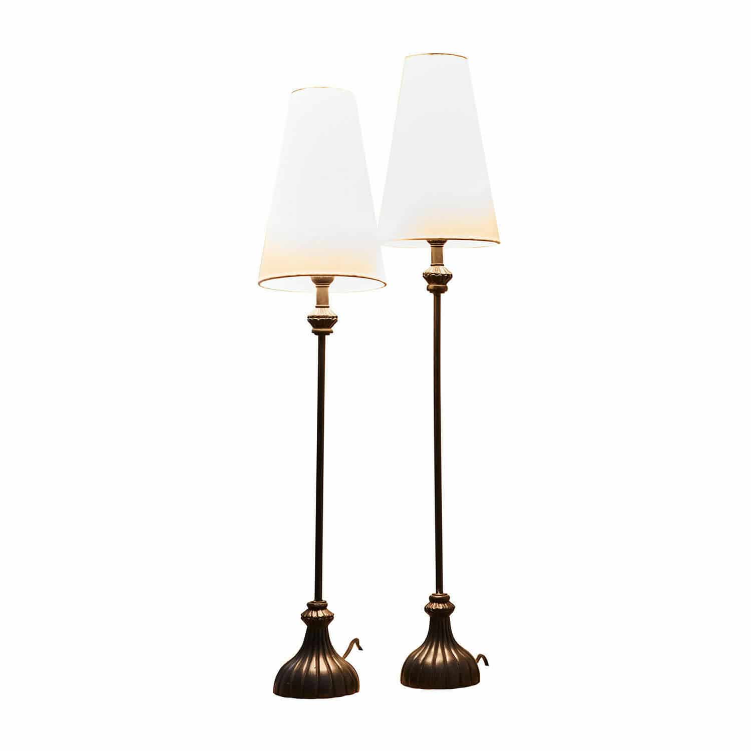 Tafellamp set van 2 Ambrosse Set van twee staande lampen met bruine metalen voet en witte lampenkappen, sfeerverlichting