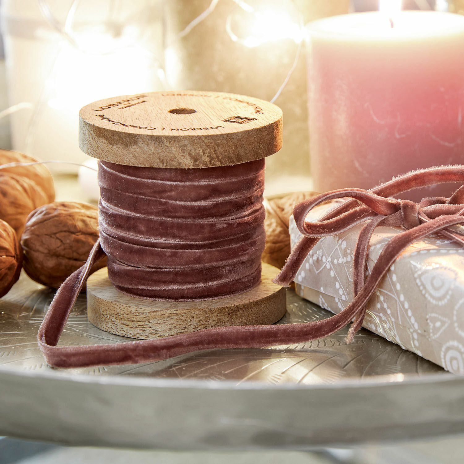 Fluwelen lint Olessa Roze fluwelen lint op houten spoel voor cadeau- en knutseldecoratie
