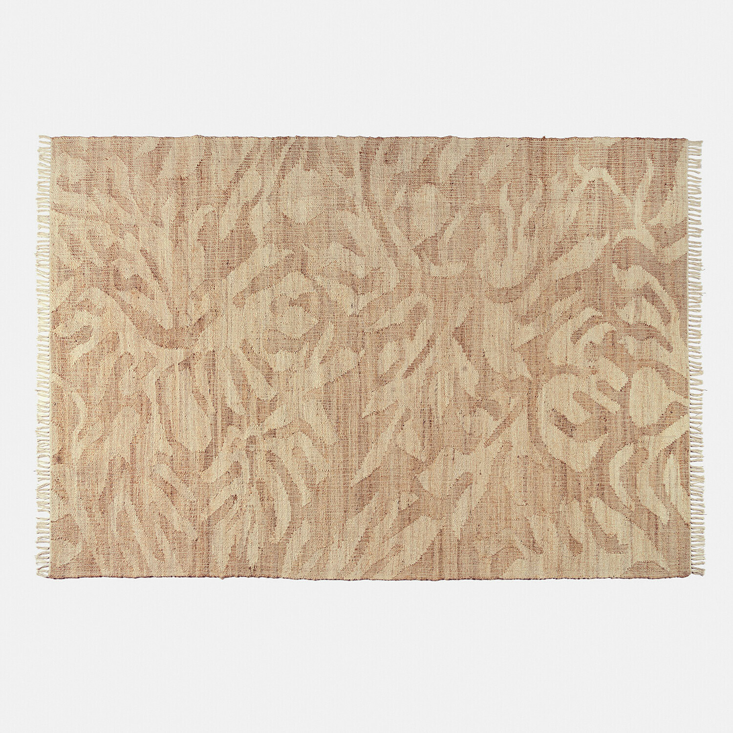 Beige vloerkleed van natuurlijk materiaal met subtiel patroon en franjes aan de zijkanten, interieurdecoratie