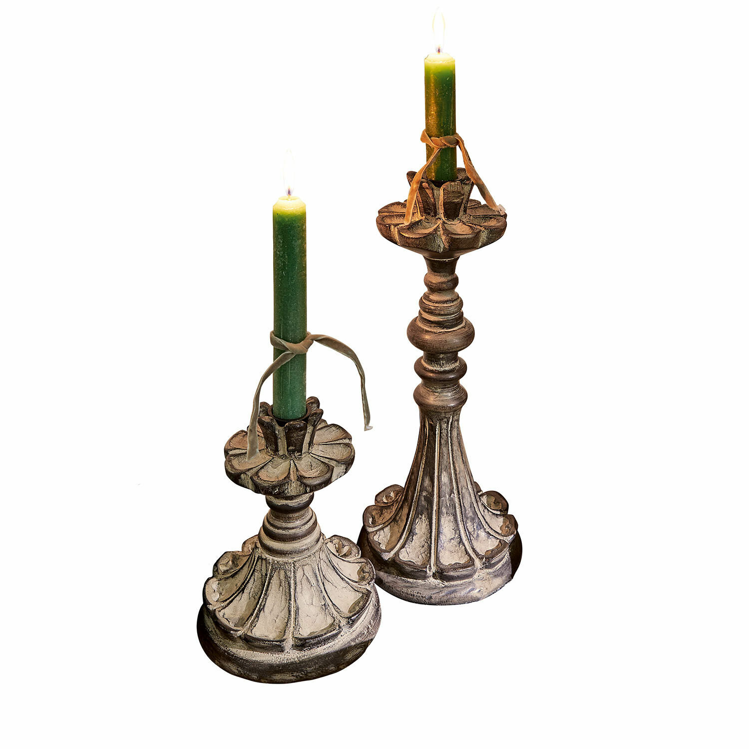 Kaarsenhouder set van 2 Tocantins Set van twee decoratieve houten kandelaren in antiek bruin met groene kaarsen