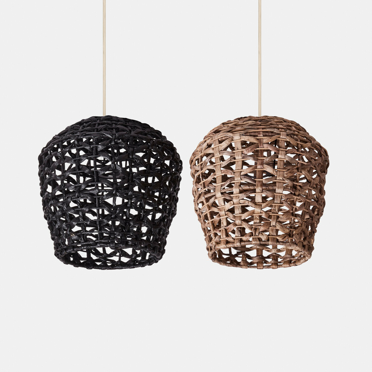 Lampenkap set van 2 Orsenda Twee hanglampen van gevlochten rotan in zwart en naturel voor sfeervolle interieurdecoratie