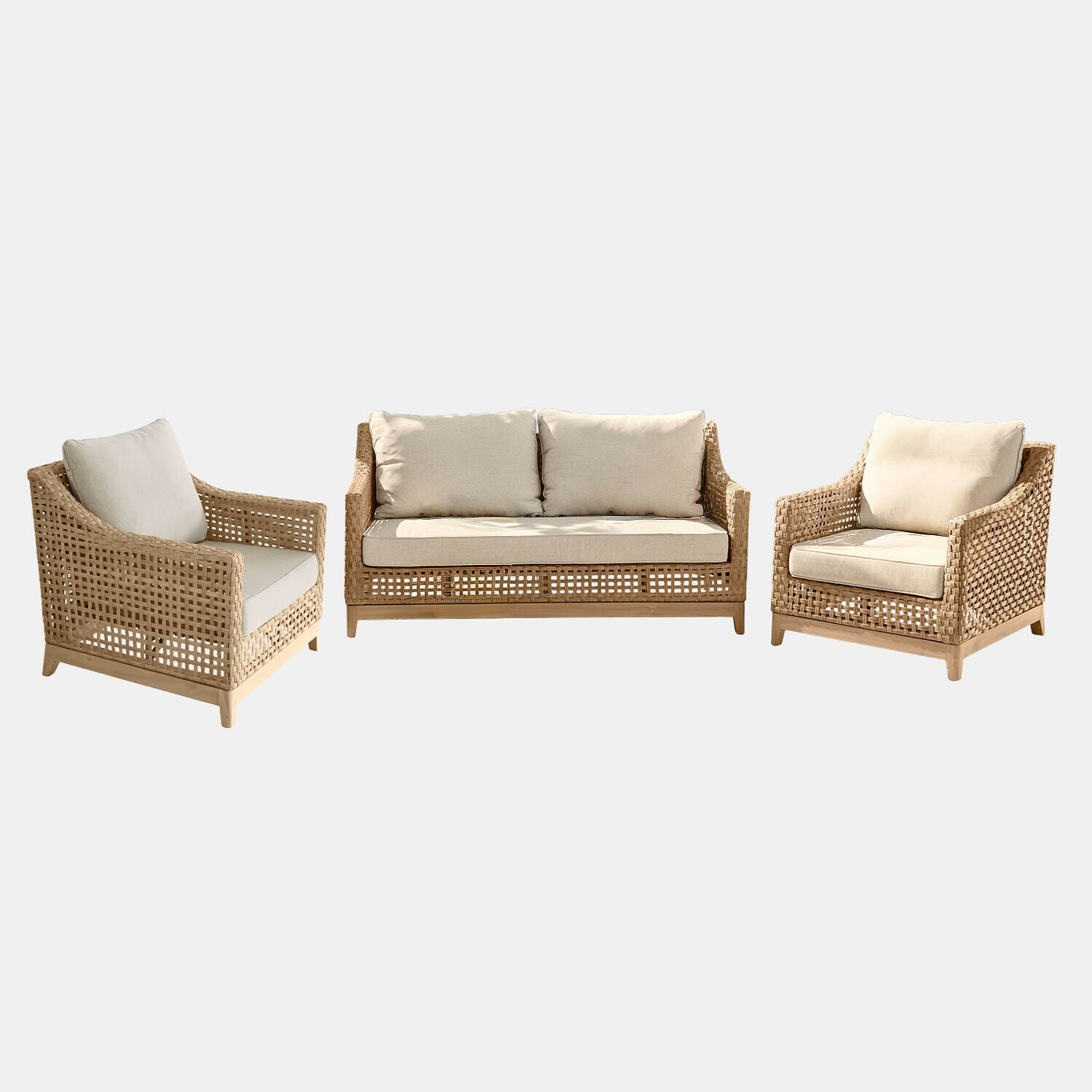 Zithoek Isolara Zitmeubelset van natuurlijk rattan met crèmekleurige kussens, perfect voor een gezellige woonkamer