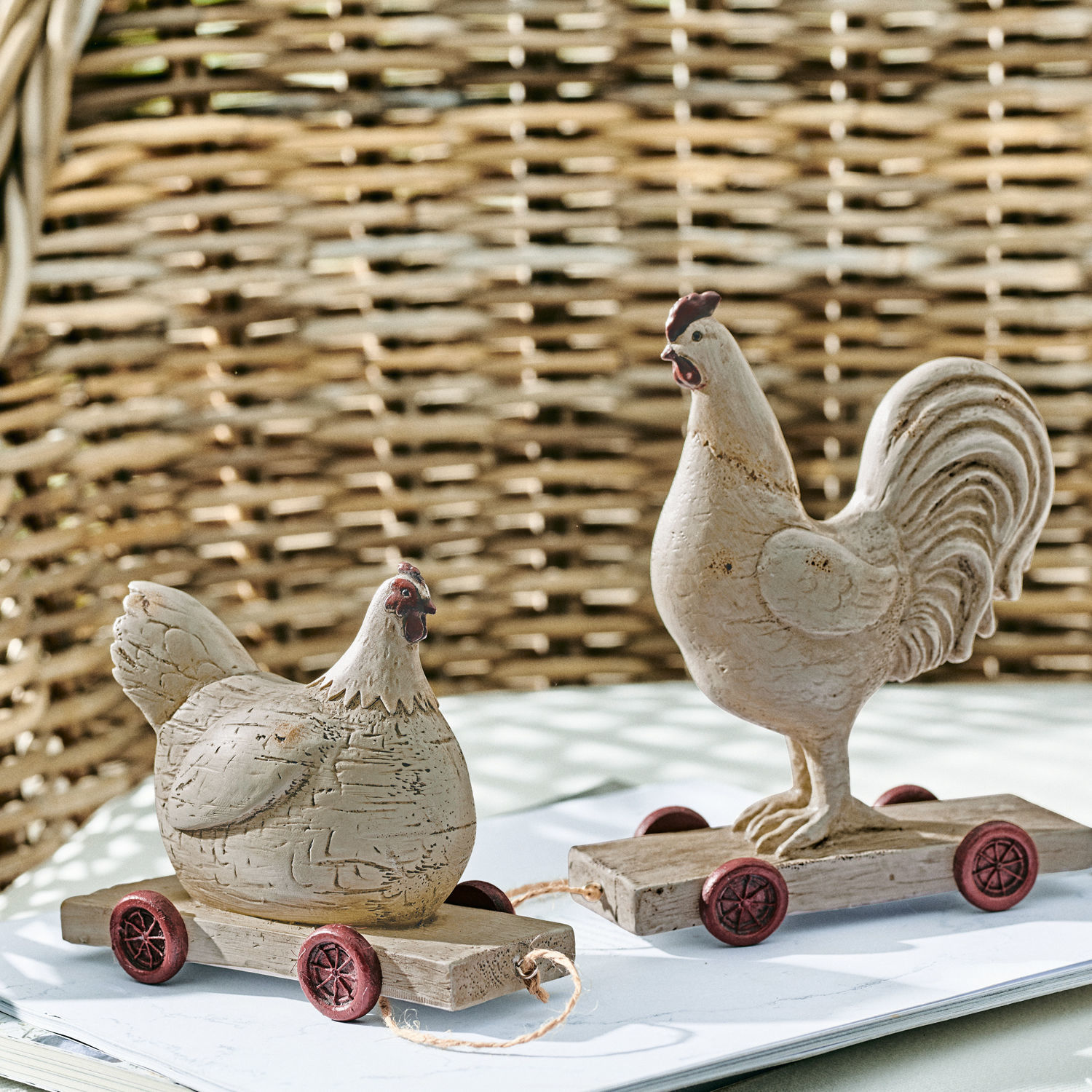 Kip set van 2 Mesnil