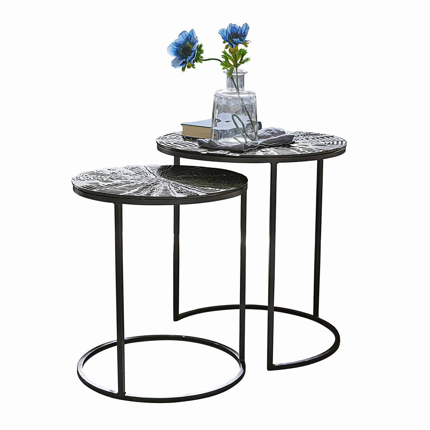 Bijzettafel set van 2 Petrosini Set van twee zwarte metalen bijzettafels met decoratief blad en vaas met blauwe bloemen