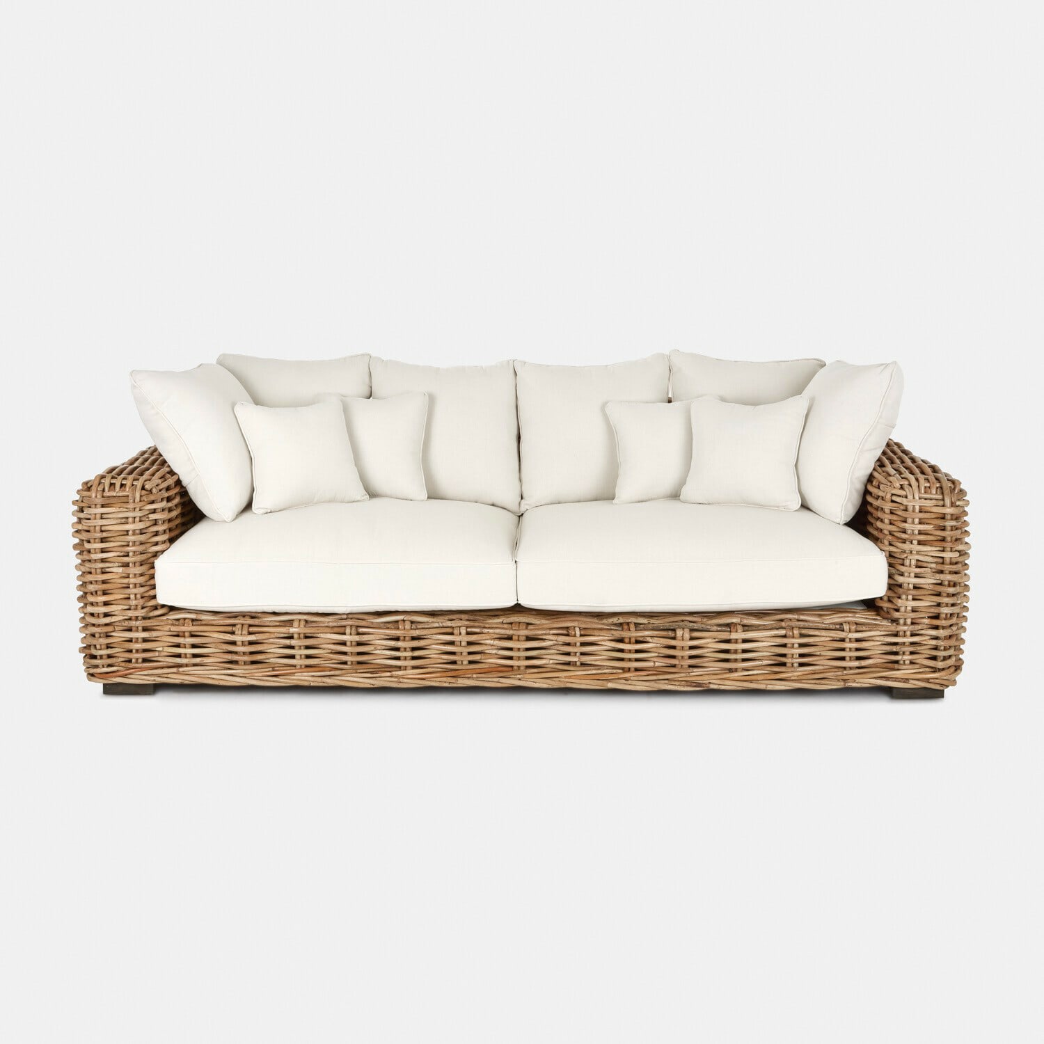 Bank Rimini Rotan bank met witte kussens en zachte zitting, comfortabele woonkamermeubel
