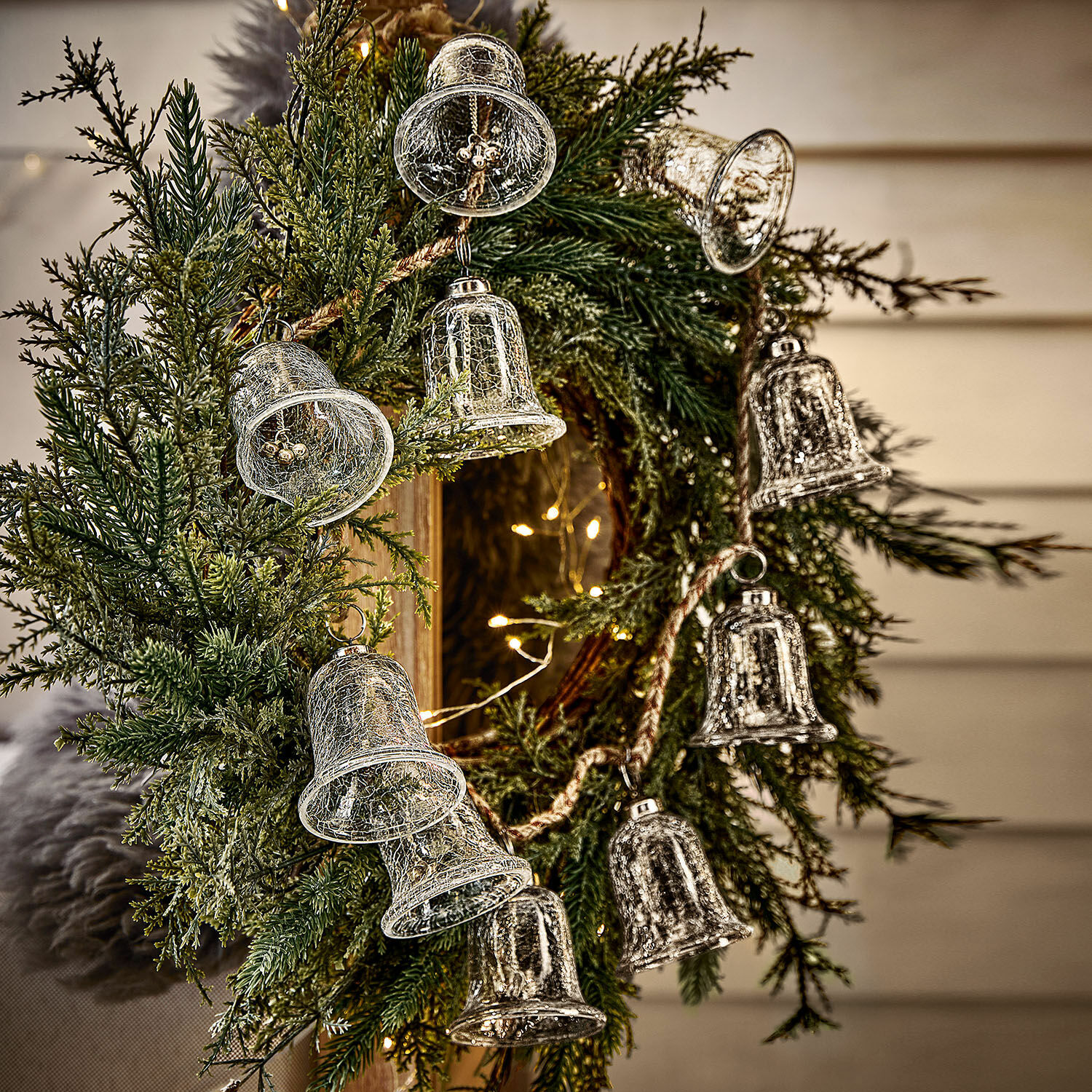 Guirlande Bells Kerstkrans met groene takken en transparante glazen bellen voor woningdecoratie