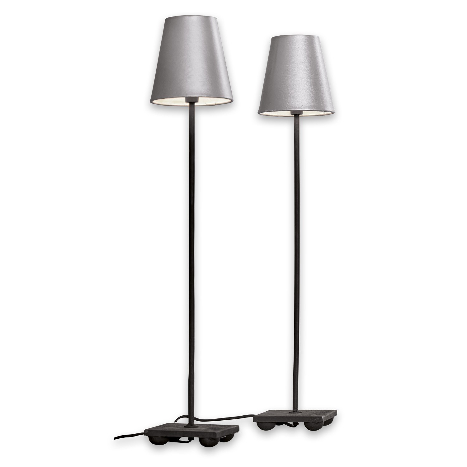 antiekzilverkleurig/zwart Set van twee Filia tafellampen in antiek zilver en zwart, metaal en stof, binnenverlichting