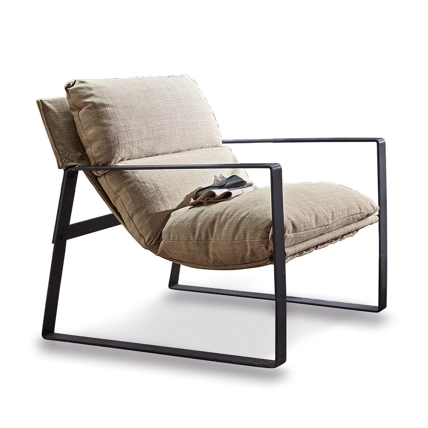 Fauteuil Seuvard Moderne stoel met beige stof en zwart metalen frame voor woonkamercomfort