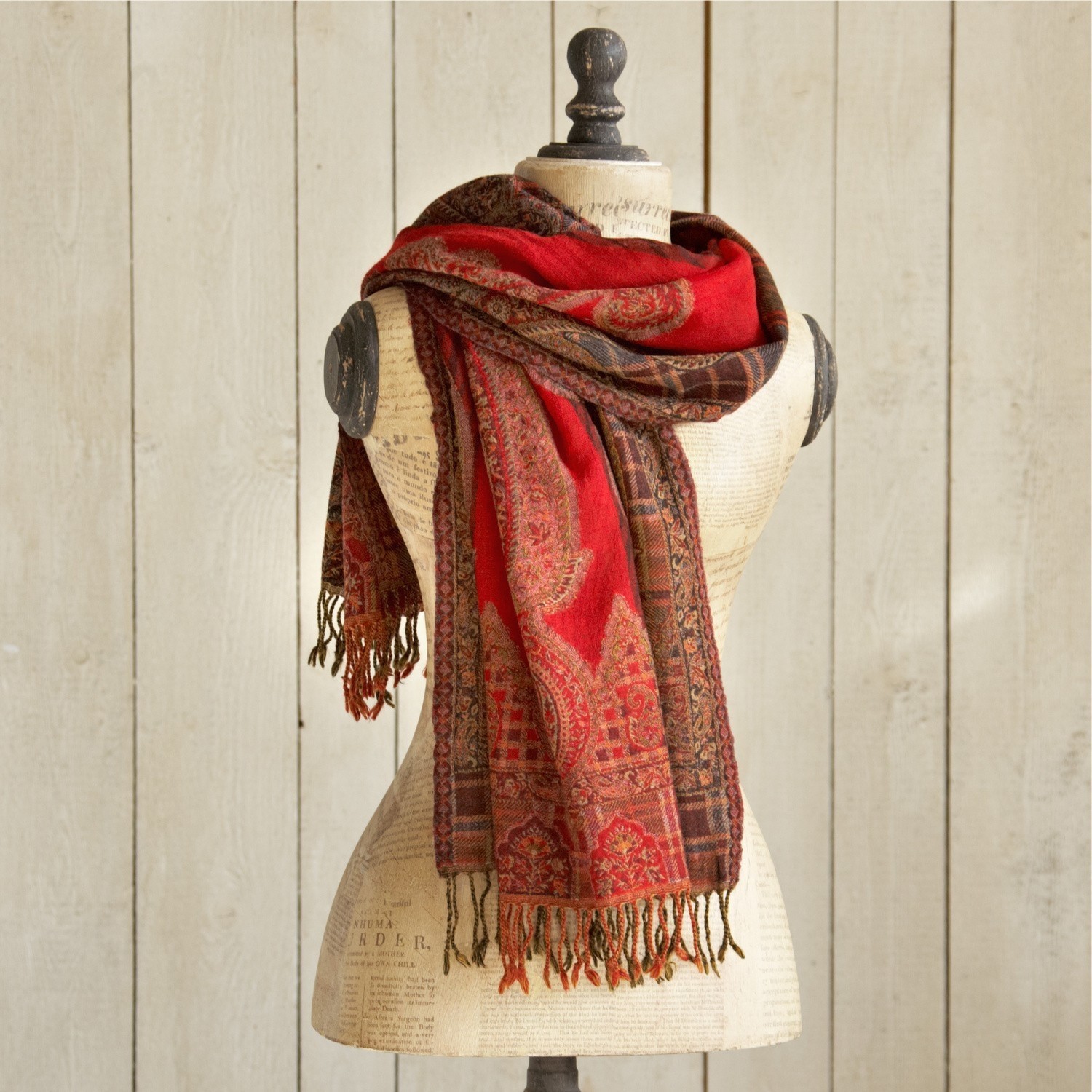 Sjaal Latette Rode sjaal met paisley patroon en franjes, zachte stof, modieuze herfstaccessoire