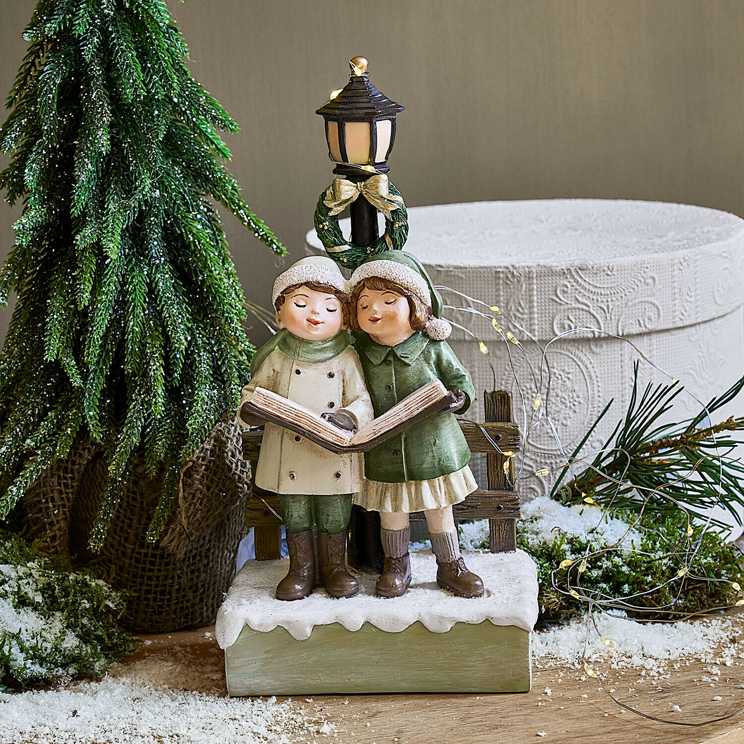 Decoratieve kindjes met ledlantaarn Jerries Decoratieve kindjes met ledlantaarn Jerries