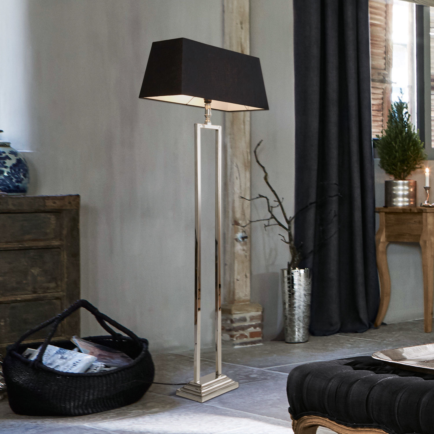 Staande lamp Barki Moderne vloerlamp van zilverkleurig metaal met zwarte kap voor woonkamer