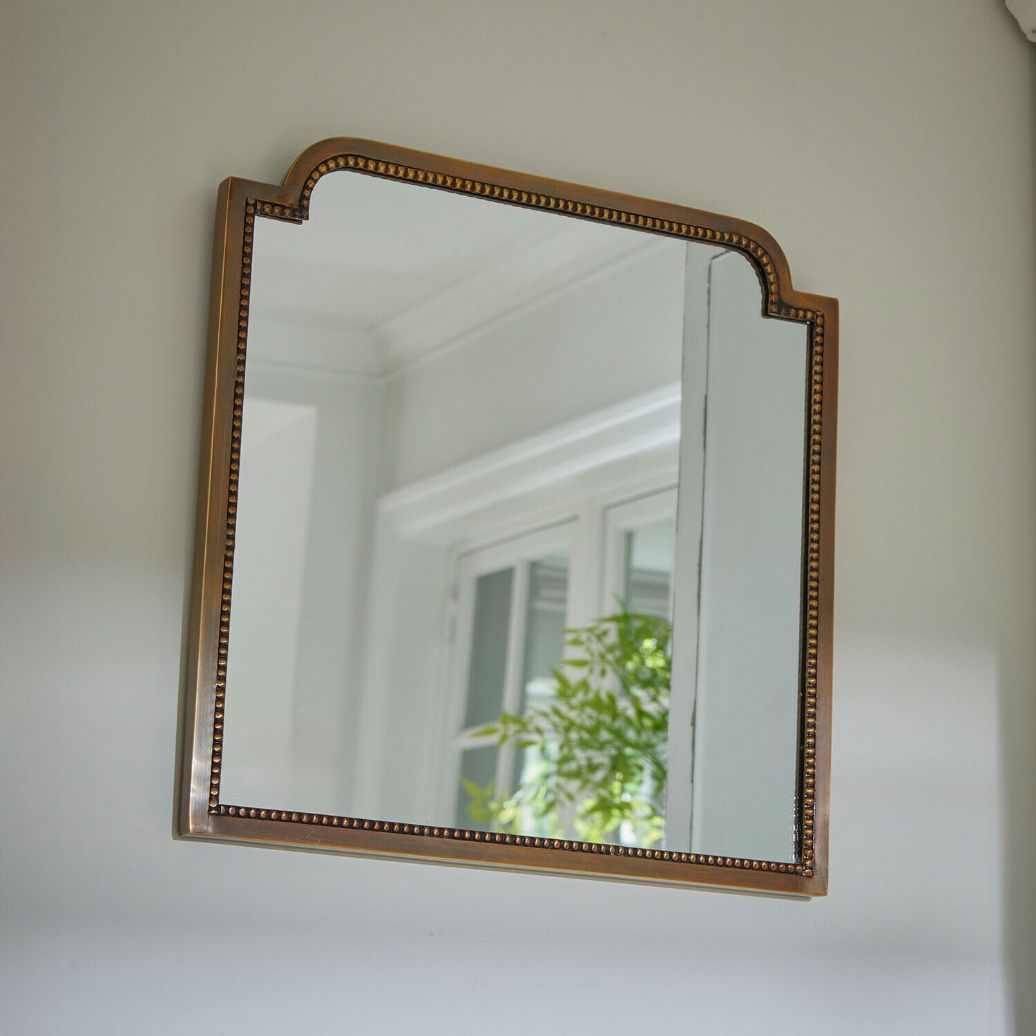 Spiegel Bellethorpe Rechthoekige spiegel met messingkleurige lijst en decoratief patroon, wanddecoratie voor woonkamer