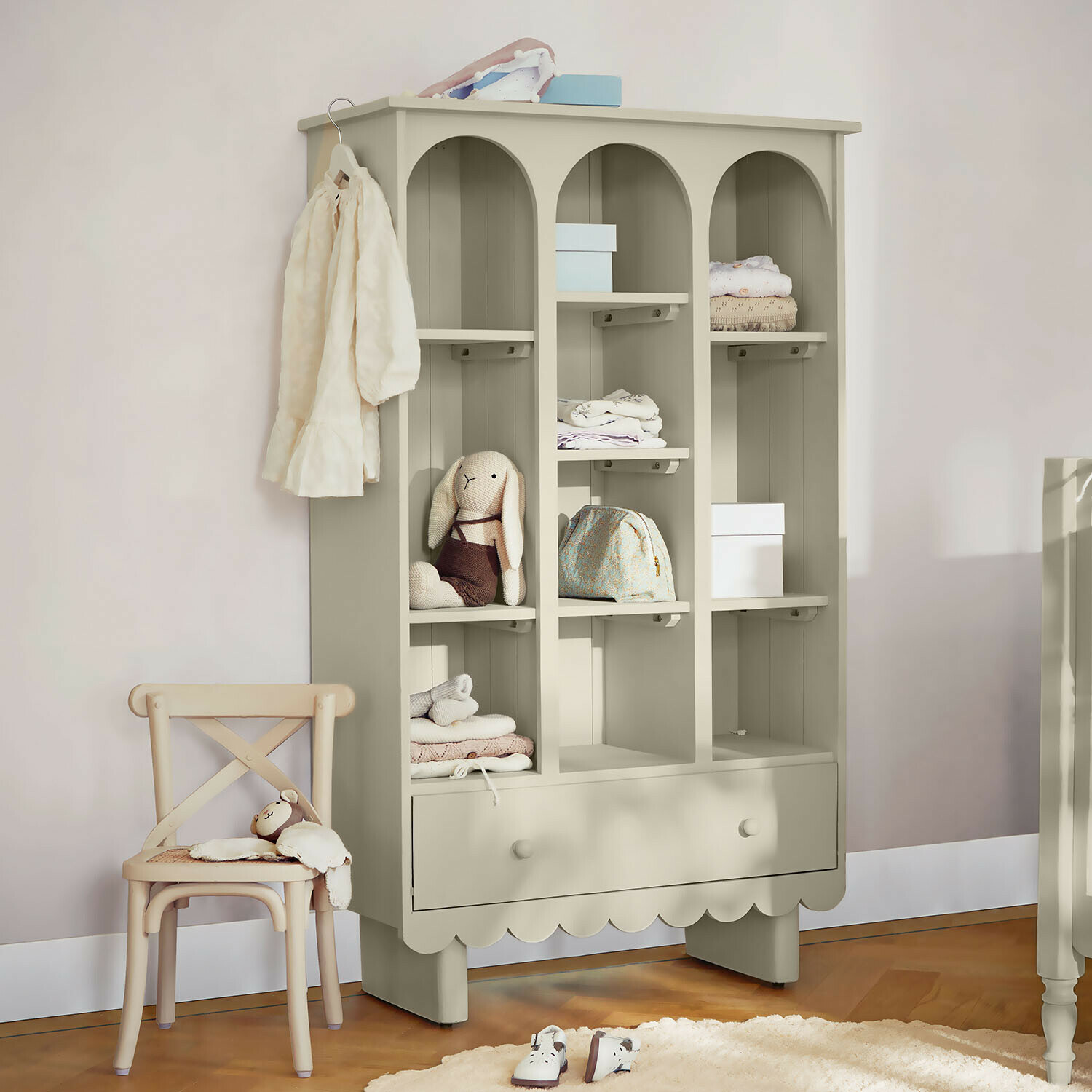 Kast Agliana Beige houten kast met planken en lade, decoratief voor kinderkamer met speelgoed en kleding