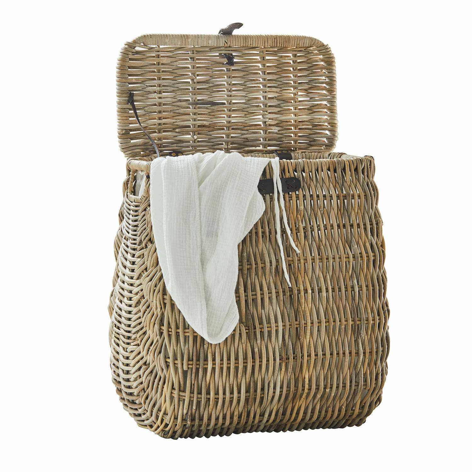 Open rieten mand in natuurlijke kleur met witte stof, praktisch voor thuisopslag