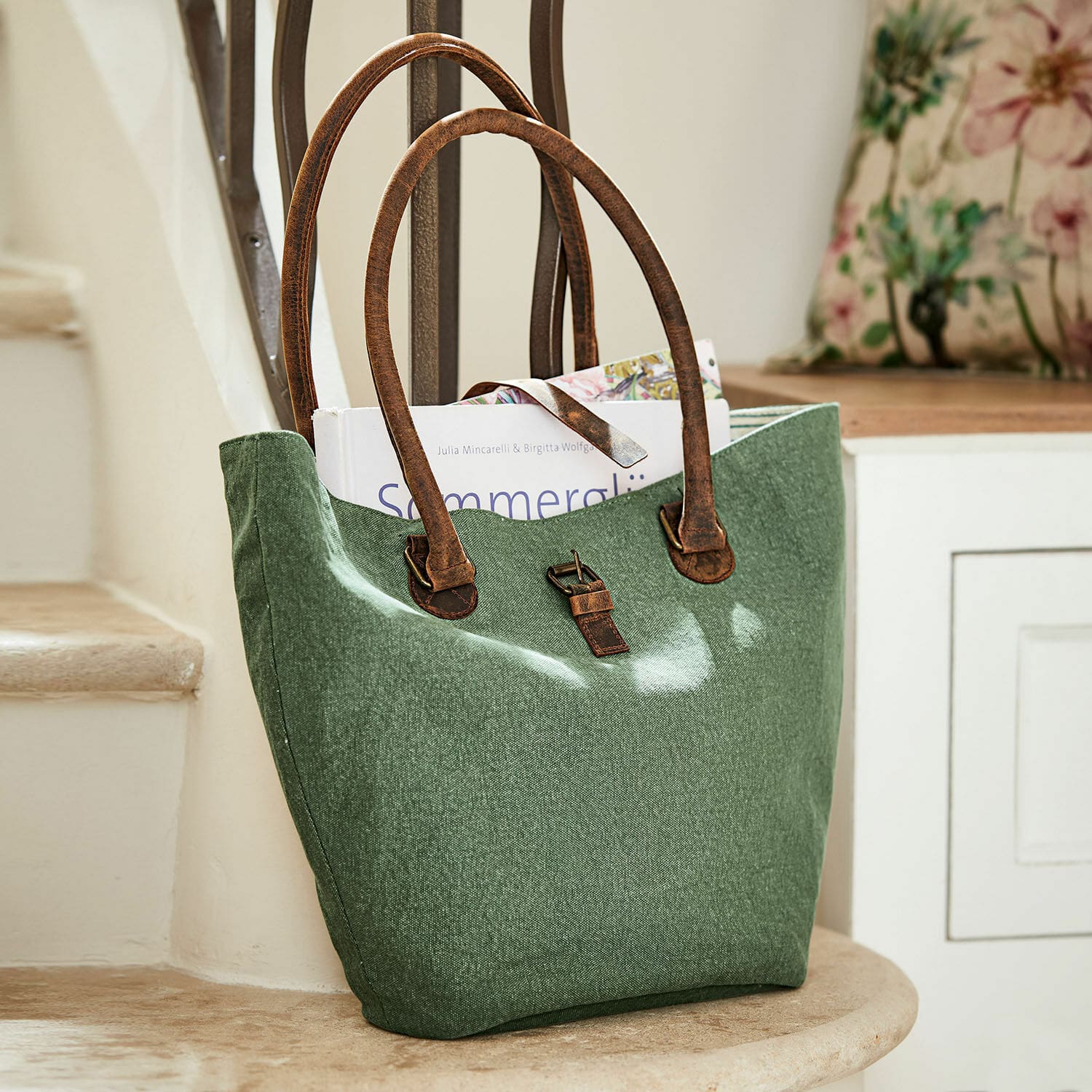 Tas Ambre Groene stoffen tas met bruine leren handvatten, praktische tas voor boodschappen en boeken