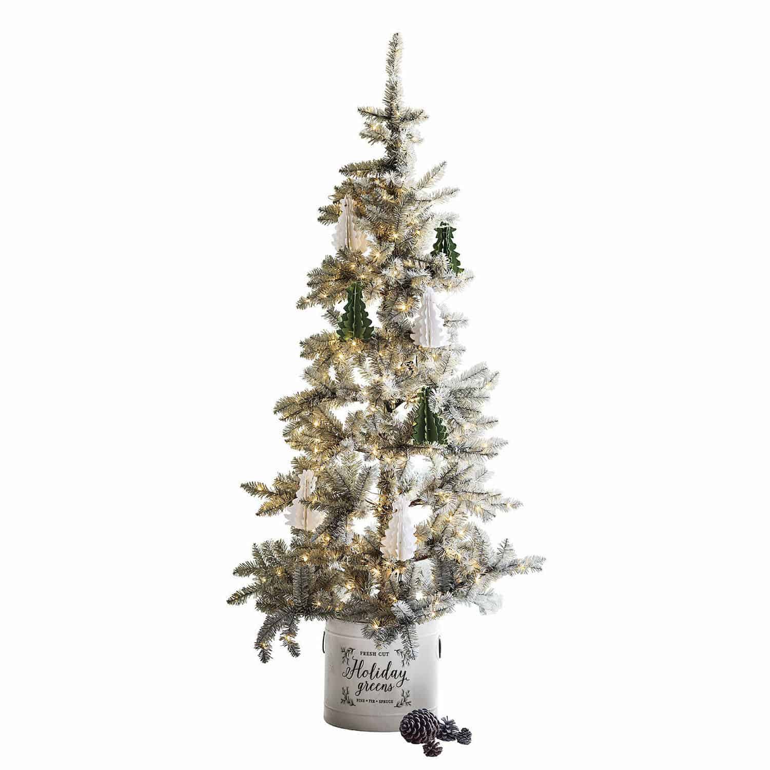 Kerstboom Sansais Kunstkerstboom met LED-verlichting en groene en witte versieringen in metalen pot met tekst
