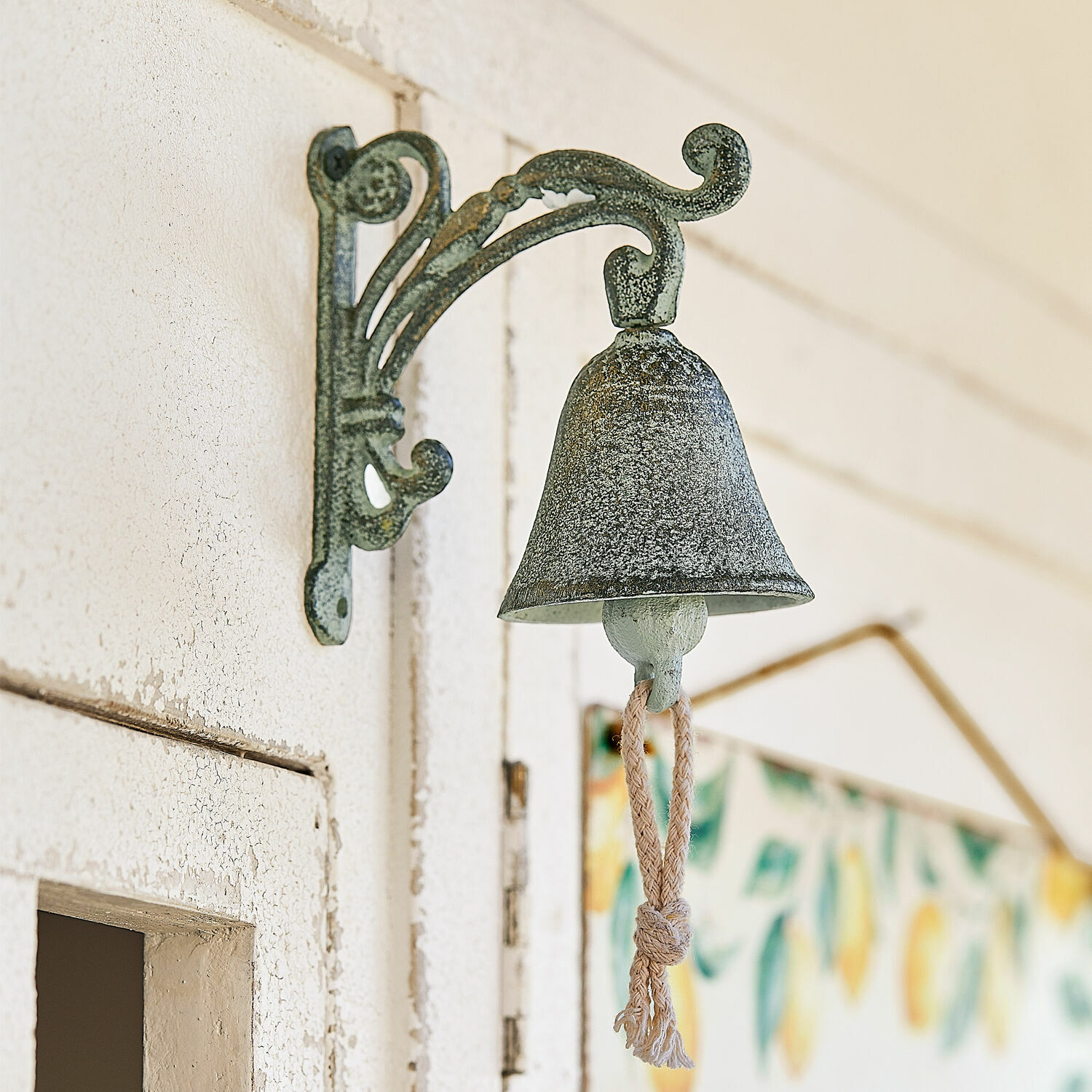 Bel Palerina Metalen wandbel in vintage stijl met groene patinalaag en touwtrekker