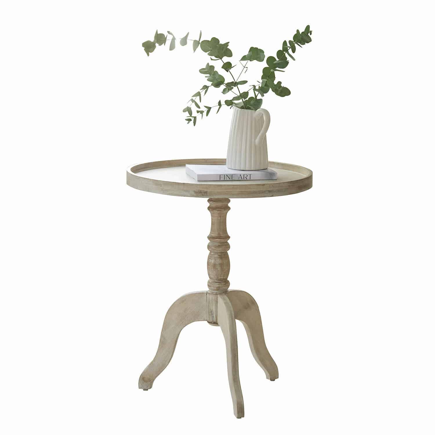 Bijzettafel Brookdale Ronde bijzettafel van licht hout met keramische kan en groene bladeren erop