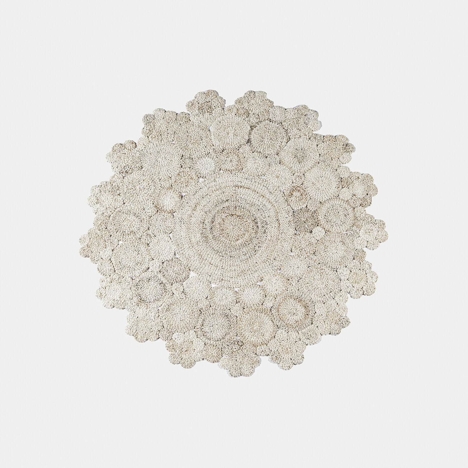 Vloerkleed voor binnen en buiten Norlinn Ronde vloerkleed van natuurlijk materiaal in lichtbeige met bloemmotief, stijlvolle interieurdecoratie
