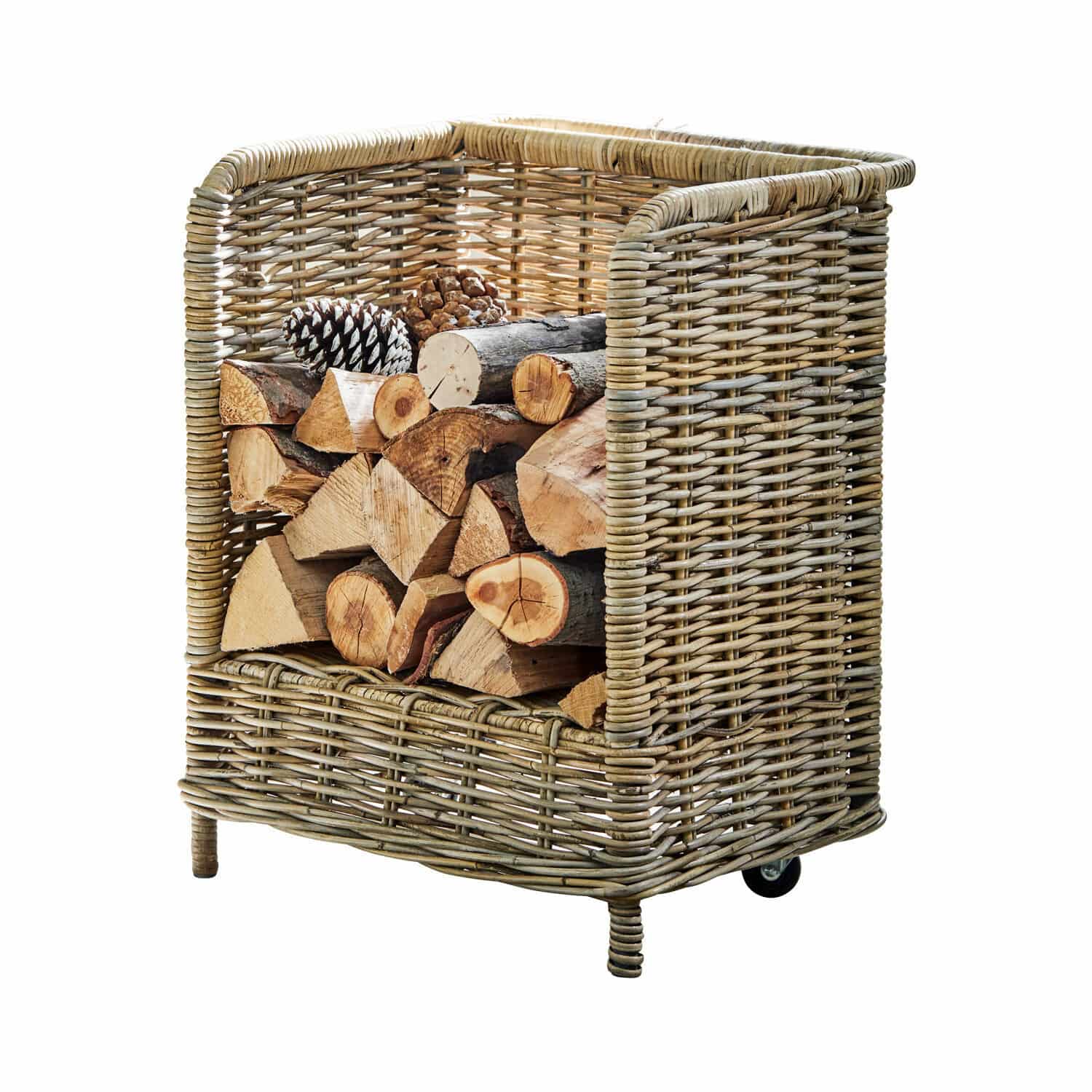 Haardhoutmand Xabier Natuurlijke rotanmand met haardhout en dennenappels voor open haard