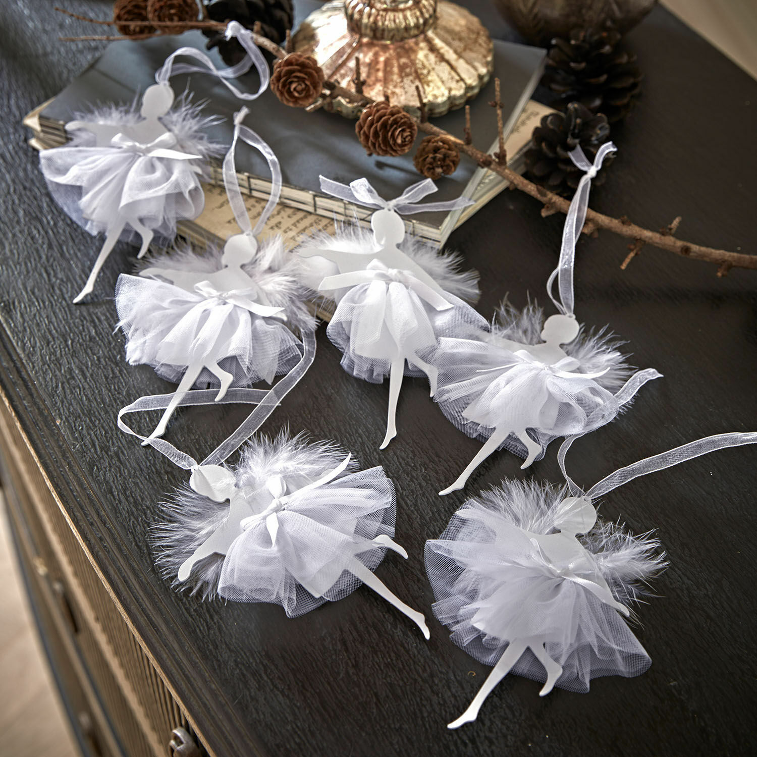 Hanger set van 6 Ursule Set witte ballerina versieringen van tule met veren voor kerstdecoratie