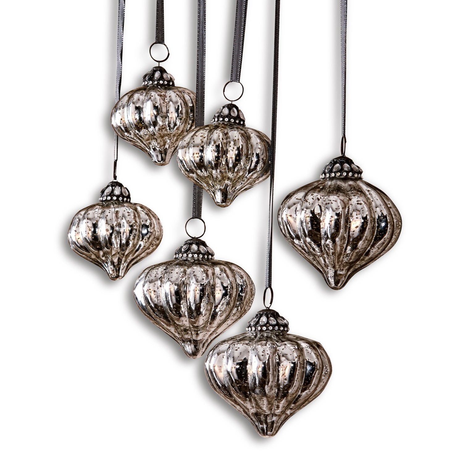 Kerstversiering set van 6 Lauranne Set van zes zilveren glazen kerstversieringen met zwarte linten om op te hangen