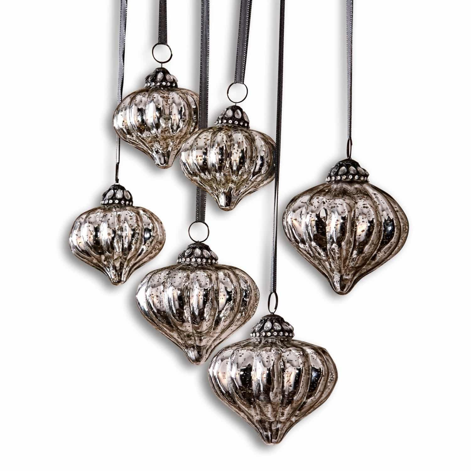 Kerstversiering set van 6 Lauranne Set van zes zilveren glazen kerstversieringen met zwarte linten om op te hangen