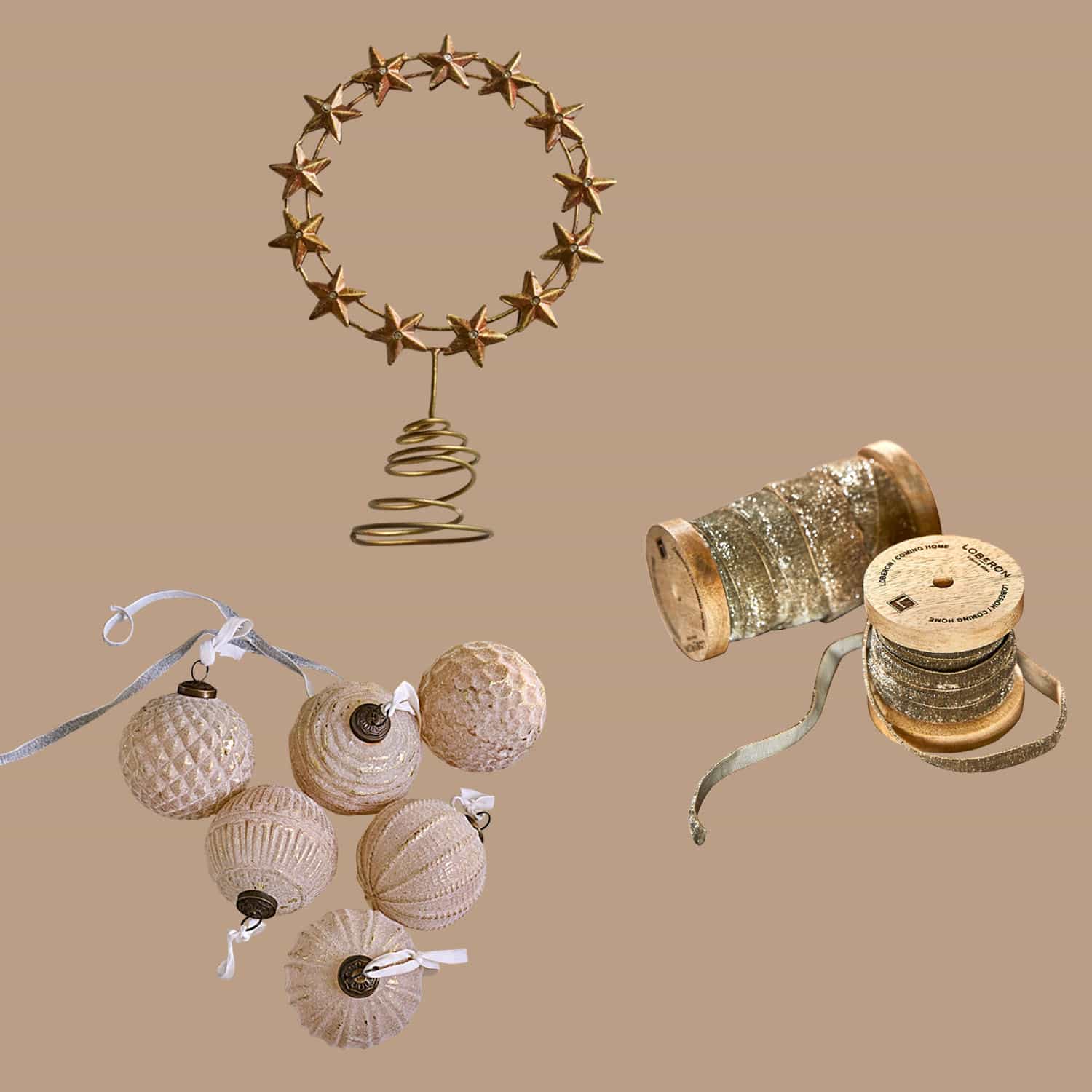 Set gouden kerstdecoraties met ster topper, textuurballen en glinsterende linten