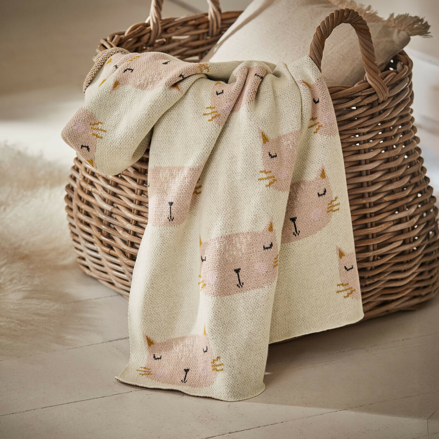 Huisdierendeken Layouna Crèmekleurige deken met roze kattenpatroon, zachte stof, perfect voor decoratie en ontspanning