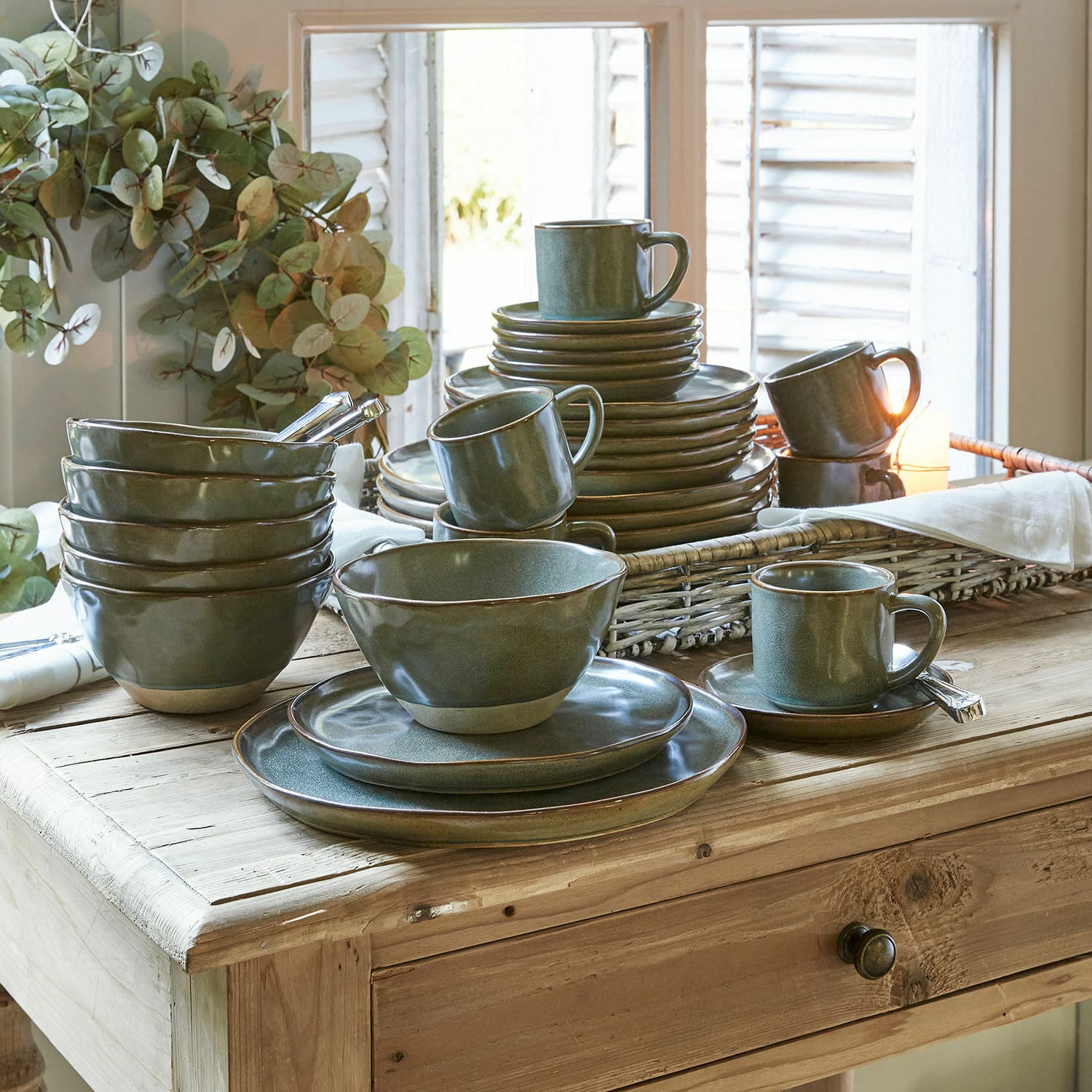 Servies set van 30 Biarré