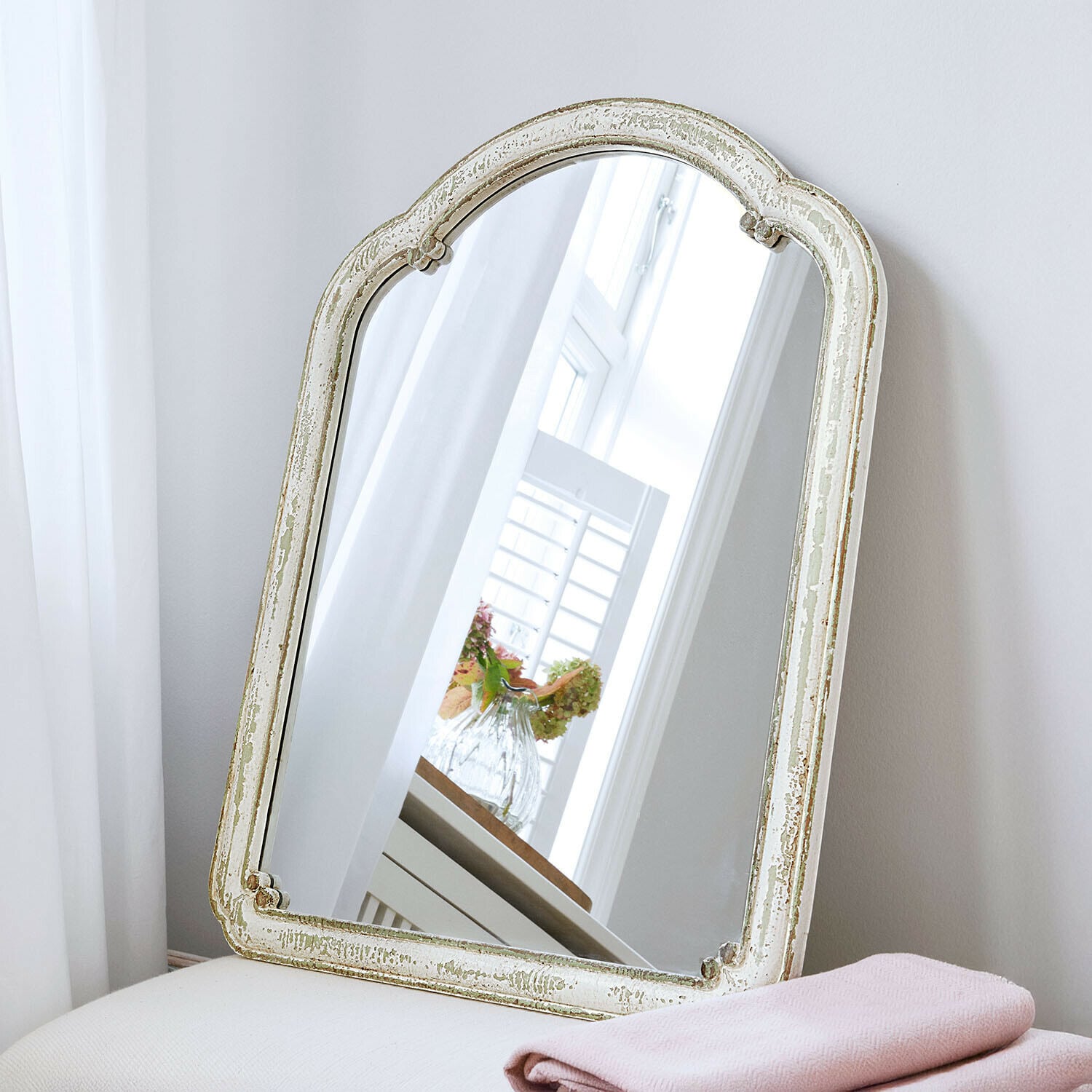 Spiegel Ashwyn Vintage spiegel met witte, verweerde houten lijst, decoratief voor interieur