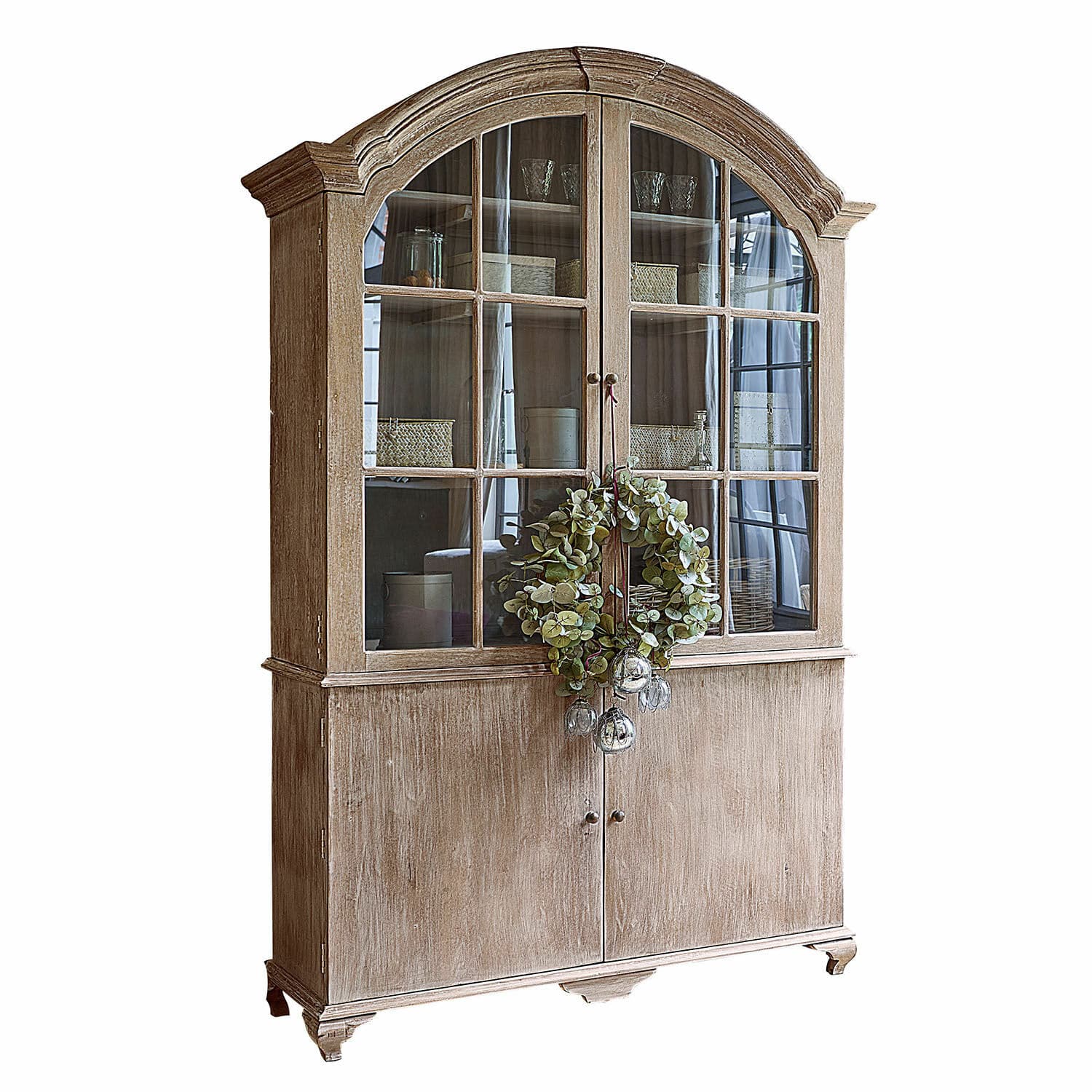 Kast Périmonde Houten vitrinekast met glazen deuren en decoratieve krans in natuurlijke houtkleur
