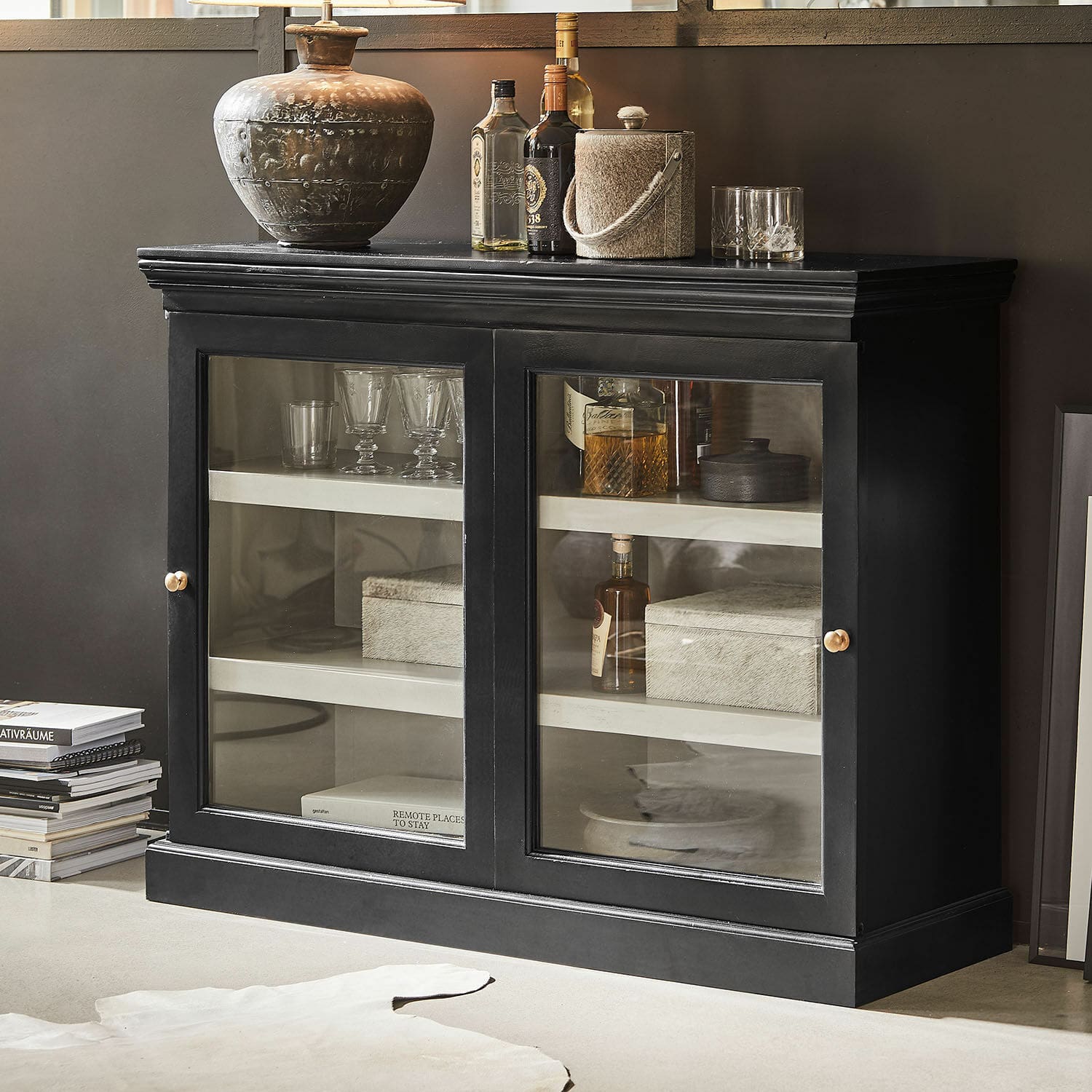 Lage Vitrinekast Sturminster LOBERON lage-vitrinekast-sturminster-loberon