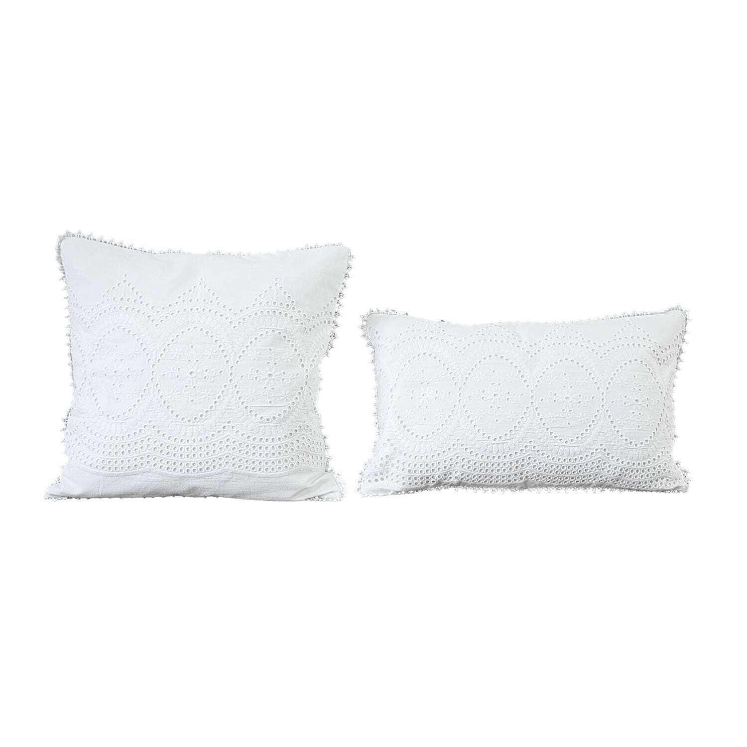 Kussenhoes set van 2 Olyane Set van twee witte kussens met geborduurd patroon en decoratieve franjes, stijlvolle woontextiel