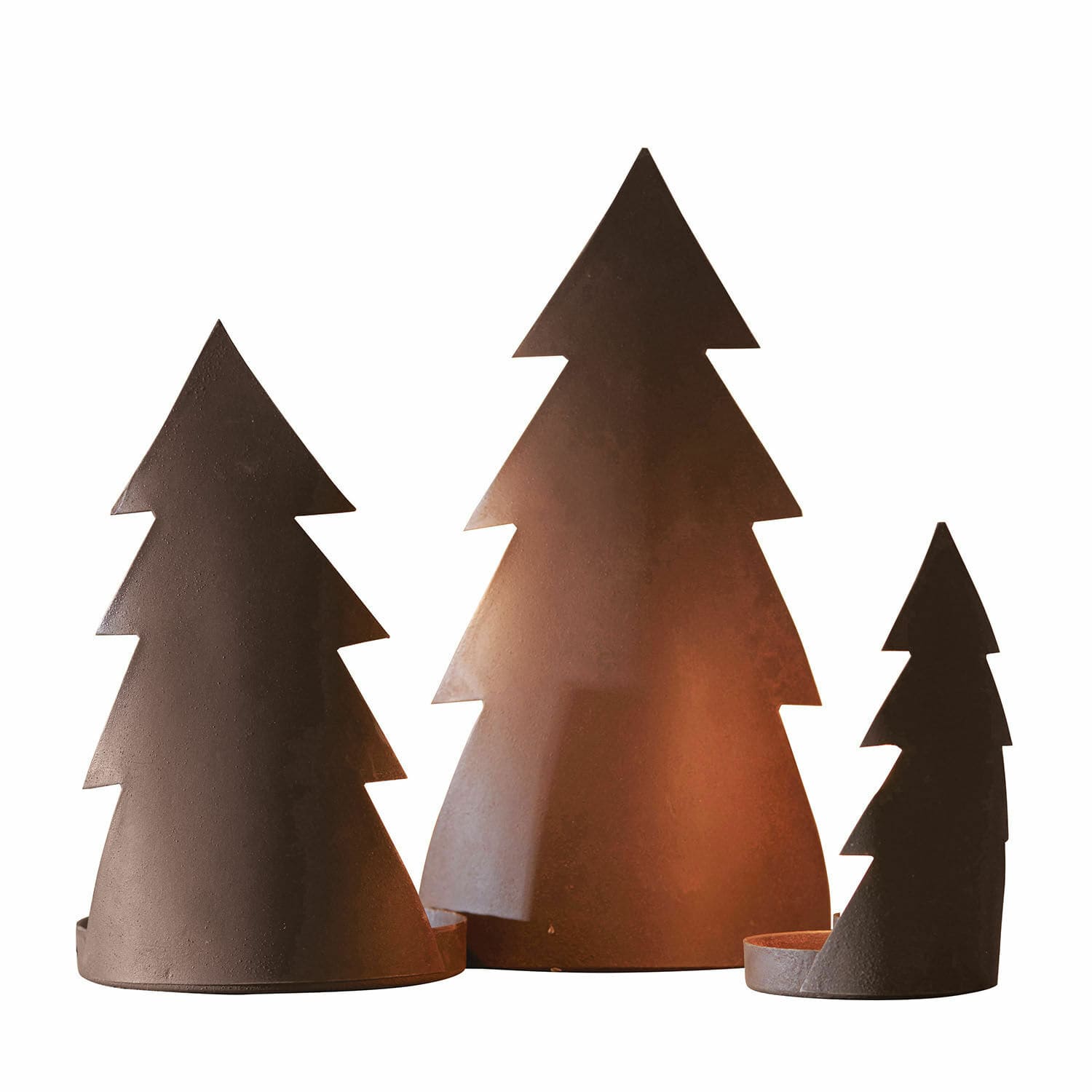 Kandelaar set van 3 Ageville Set van drie metalen kandelaren in dennenboomvorm met roestkleurige afwerking voor kerstdecoratie
