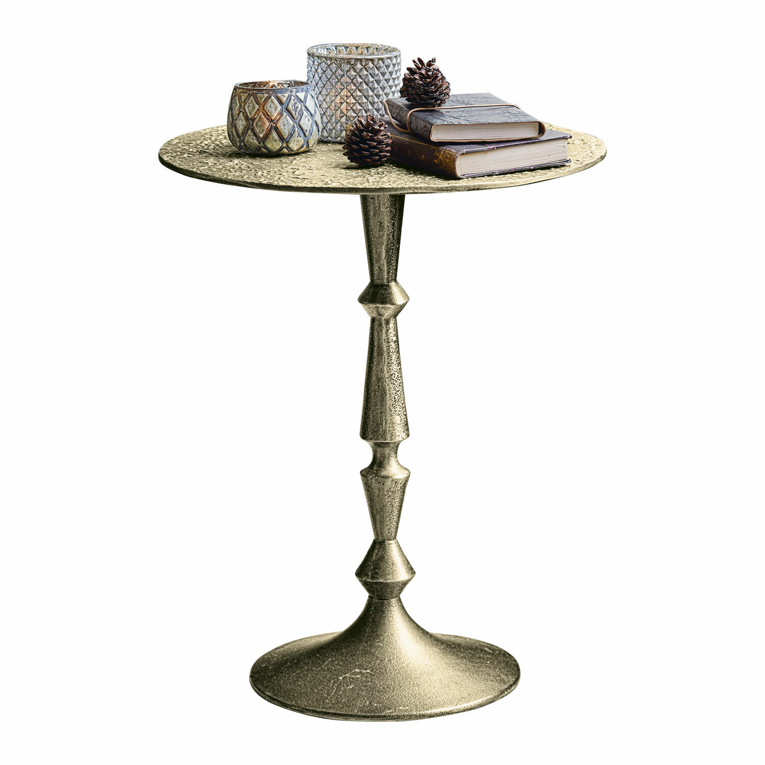 Bijzettafel Boissiére Ronde metalen tafel in antiek gouden kleur met decoratieve kaarsenhouders en boeken erop