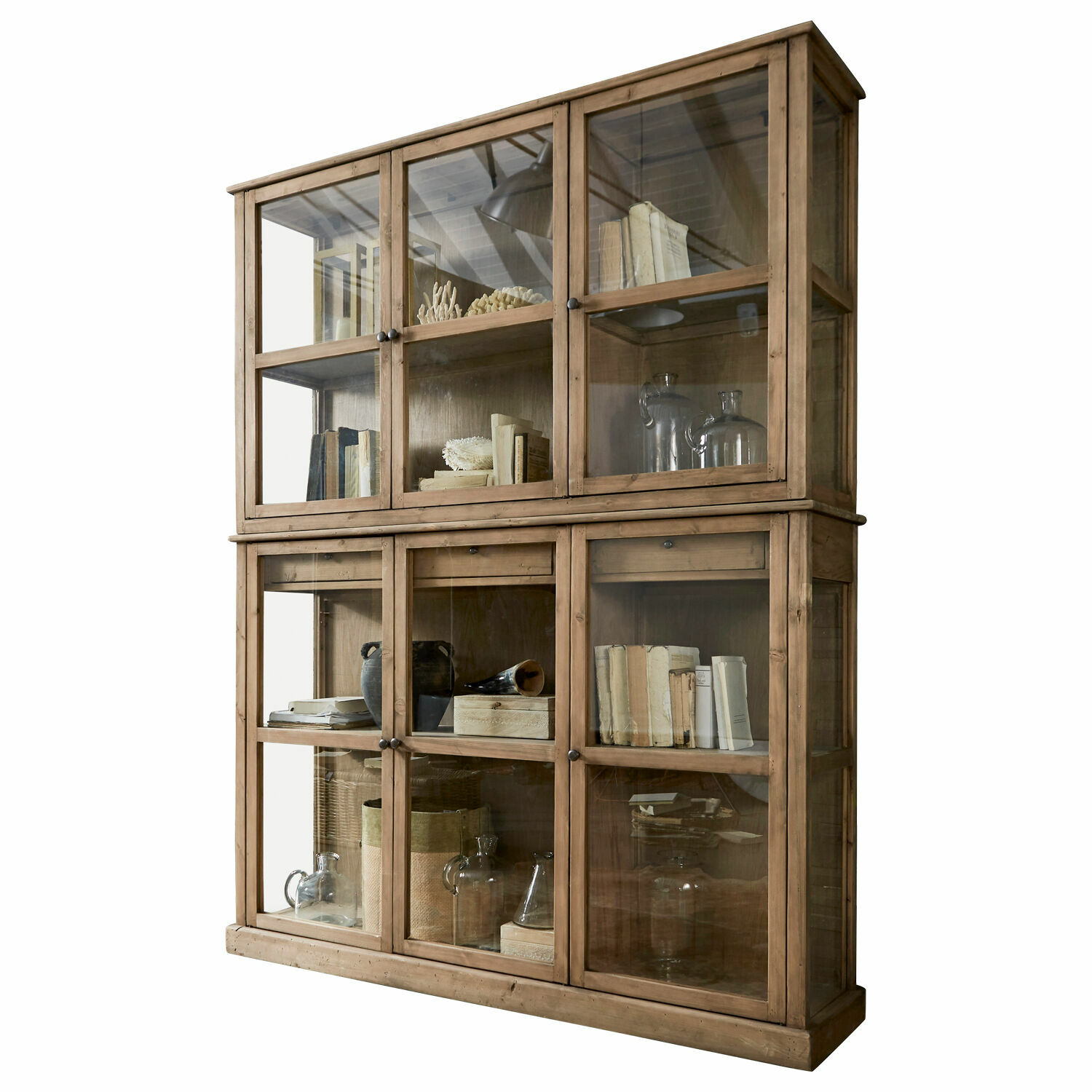 antiekbruin Grote Blaise kast van antiekbruin hout met glazen deuren en planken voor boeken en decoratie