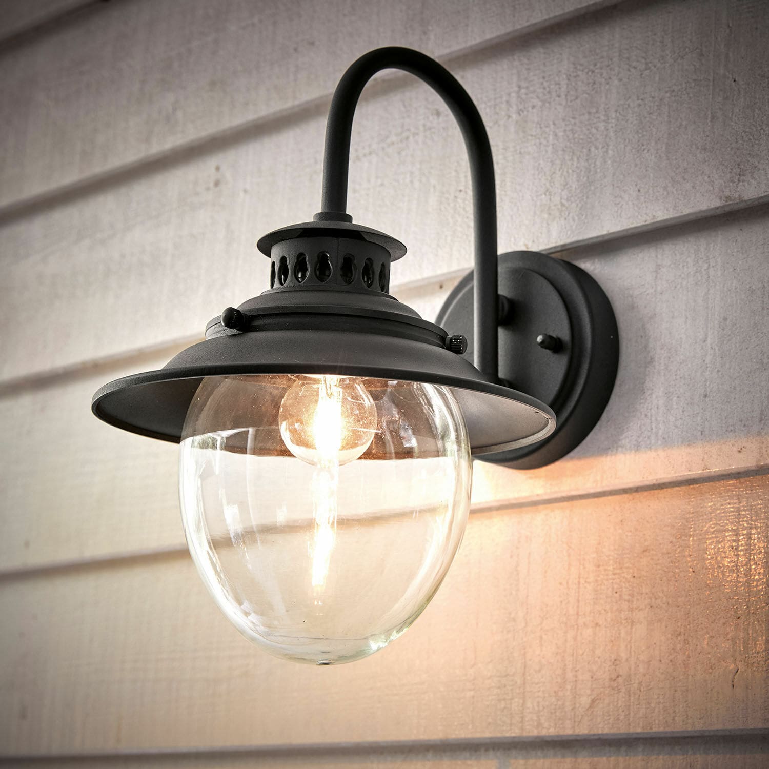 Buitenwandlamp Norman Zwarte metalen wandlamp met doorzichtige glazen bol, buitenmuurverlichting