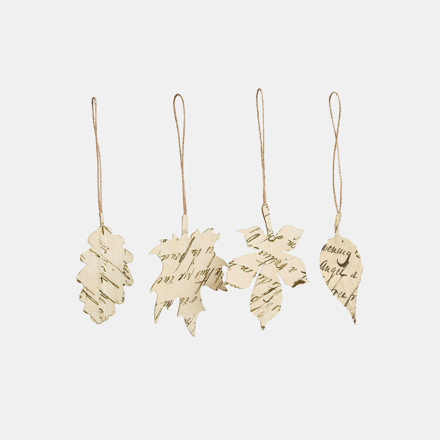 Hanger set van 4 Fleuriene Set van vier papieren bladversieringen met tekstprint, beige kleur met ophangkoordje