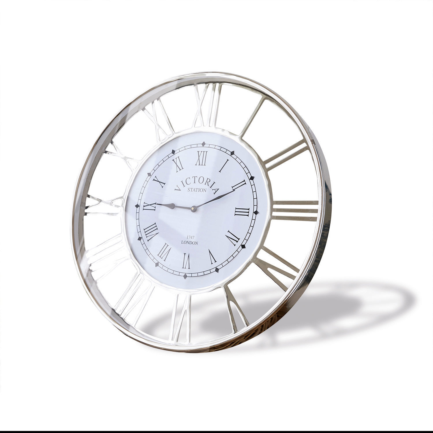 Klok Victoria Station Ronde wandklok met zilverkleurige metalen rand en witte wijzerplaat met Romeinse cijfers, woondecoratie