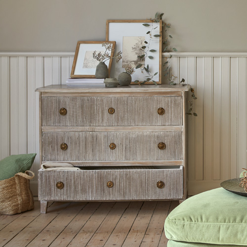 Commodes & Sidetables