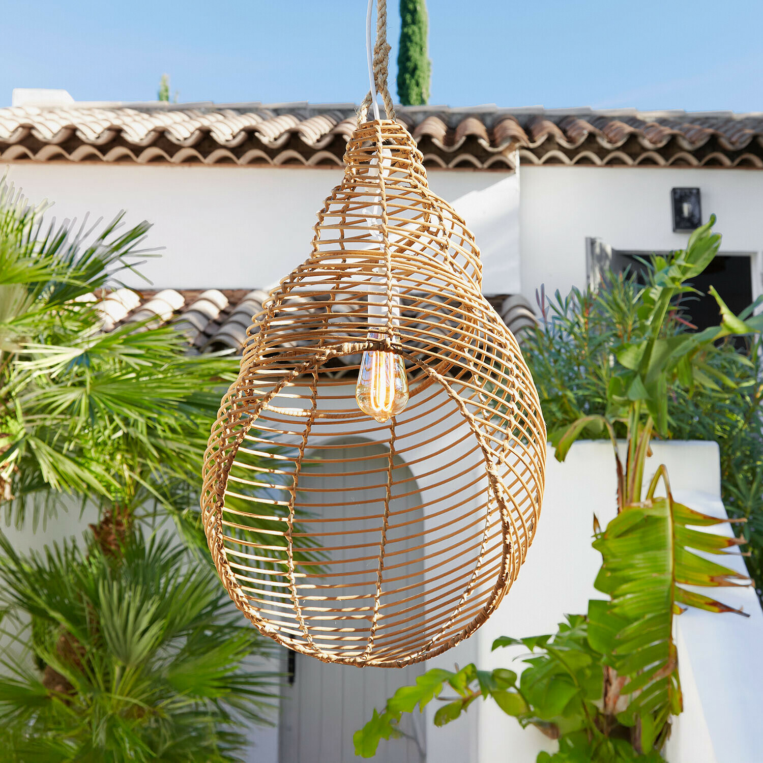 Hanglamp van natuurlijk rotan voor buiten met LED-lamp, decoratieve tuinverlichting