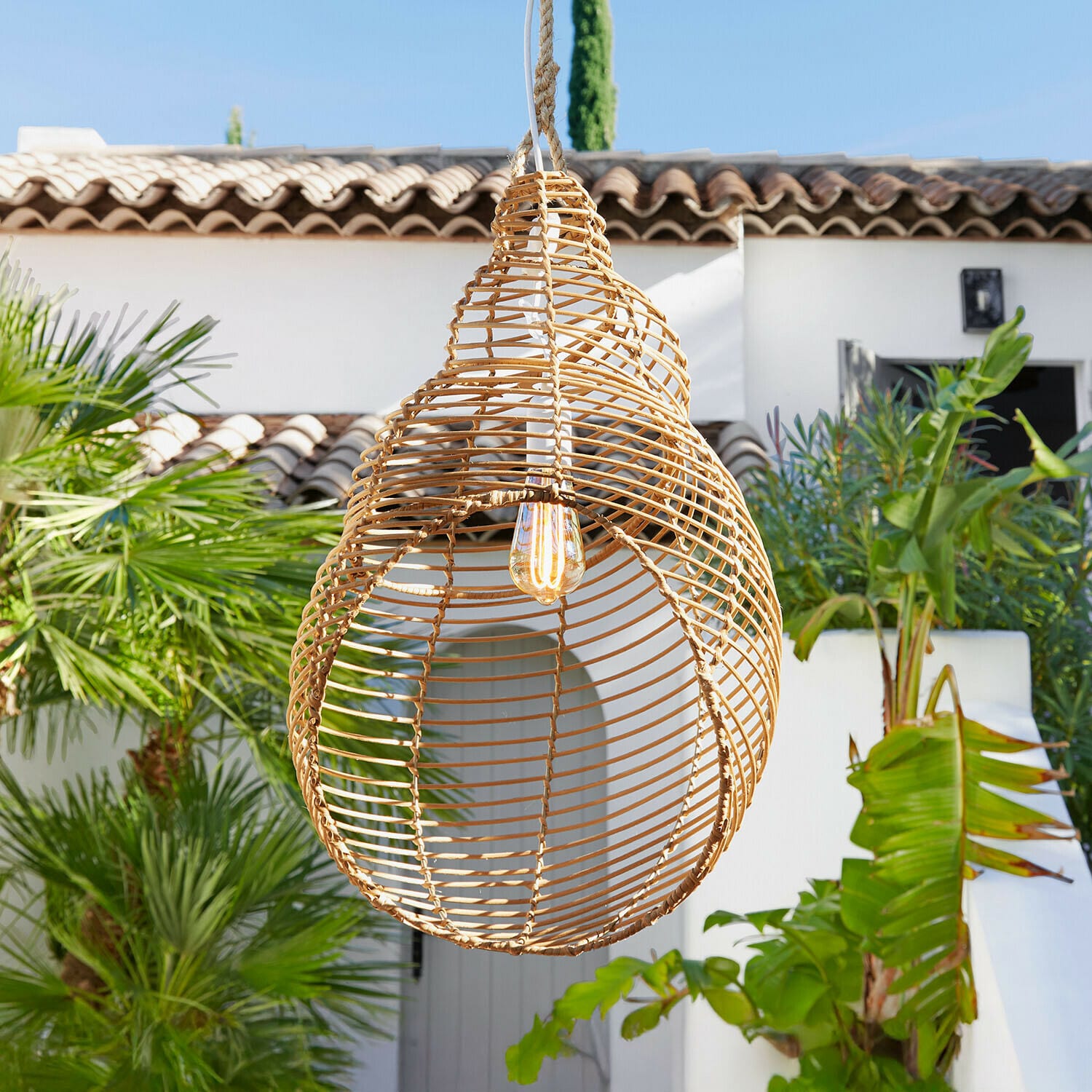 Lampenkap Zolaira Hanglamp van natuurlijk rotan voor buiten met LED-lamp, decoratieve tuinverlichting