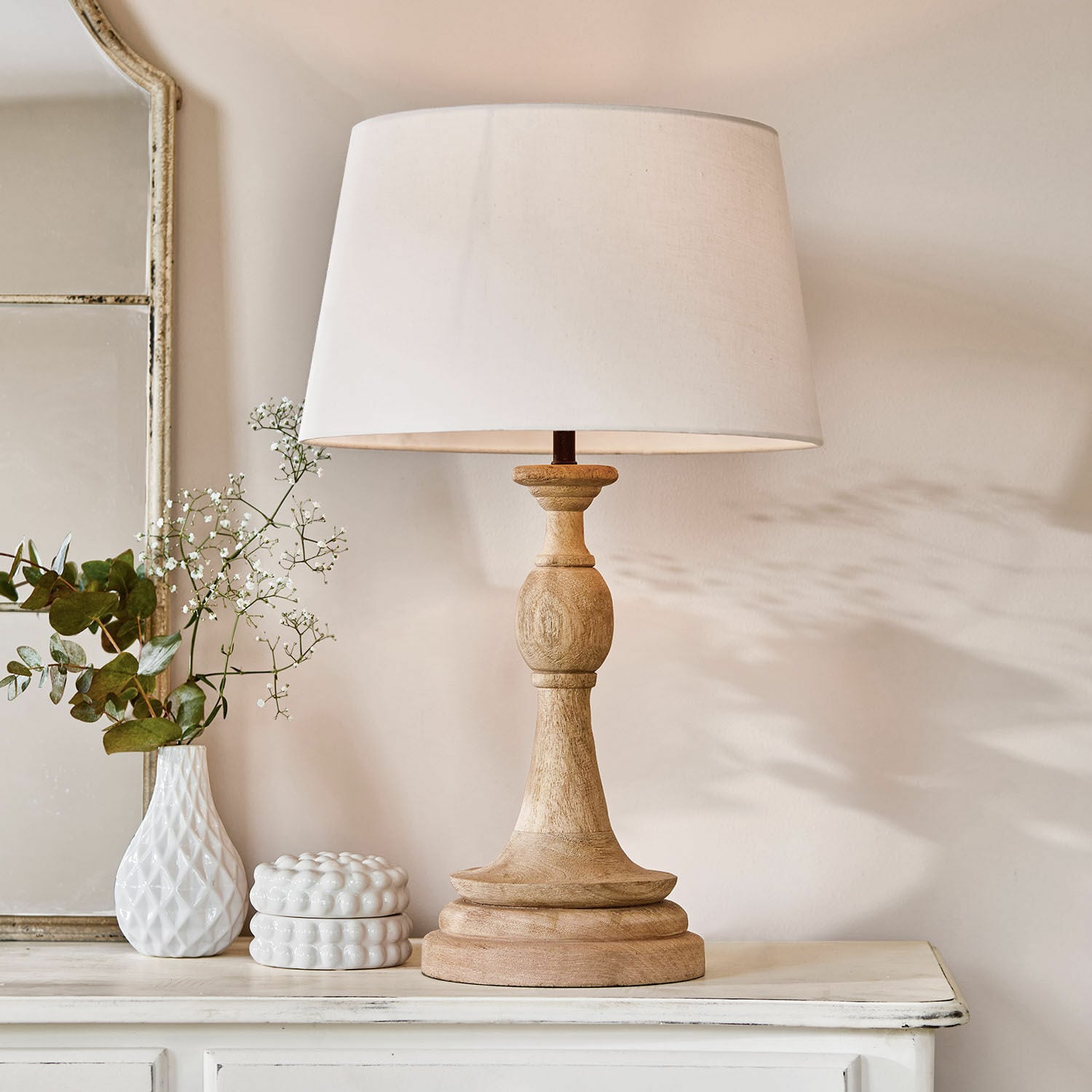Tafellamp Dardilly Tafellamp met houten voet en witte kap, interieurdecoratie, sfeerverlichting woonkamer