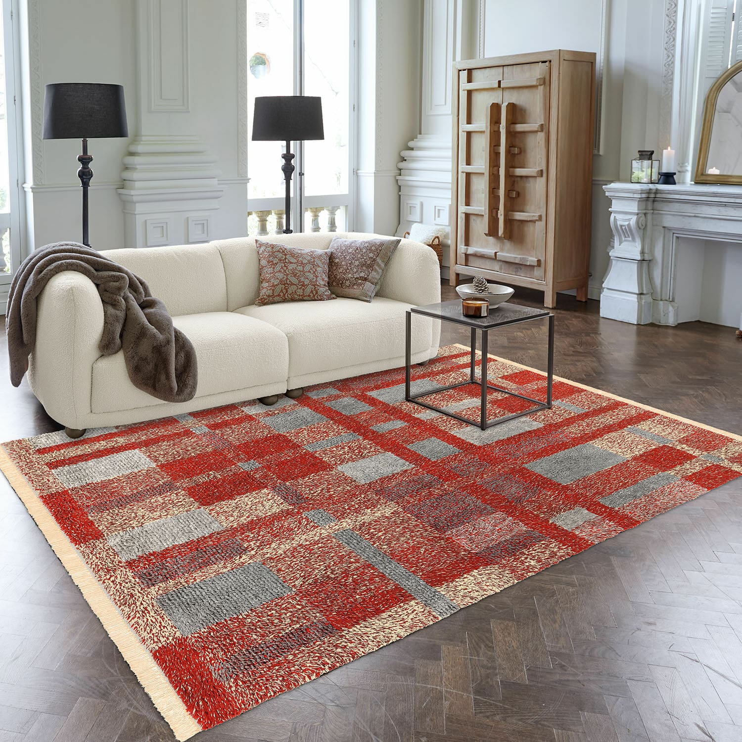 Vloerkleed Serenith Vloerkleed met rood-grijs geometrisch patroon op houten vloer in moderne woonkamer met crème bank